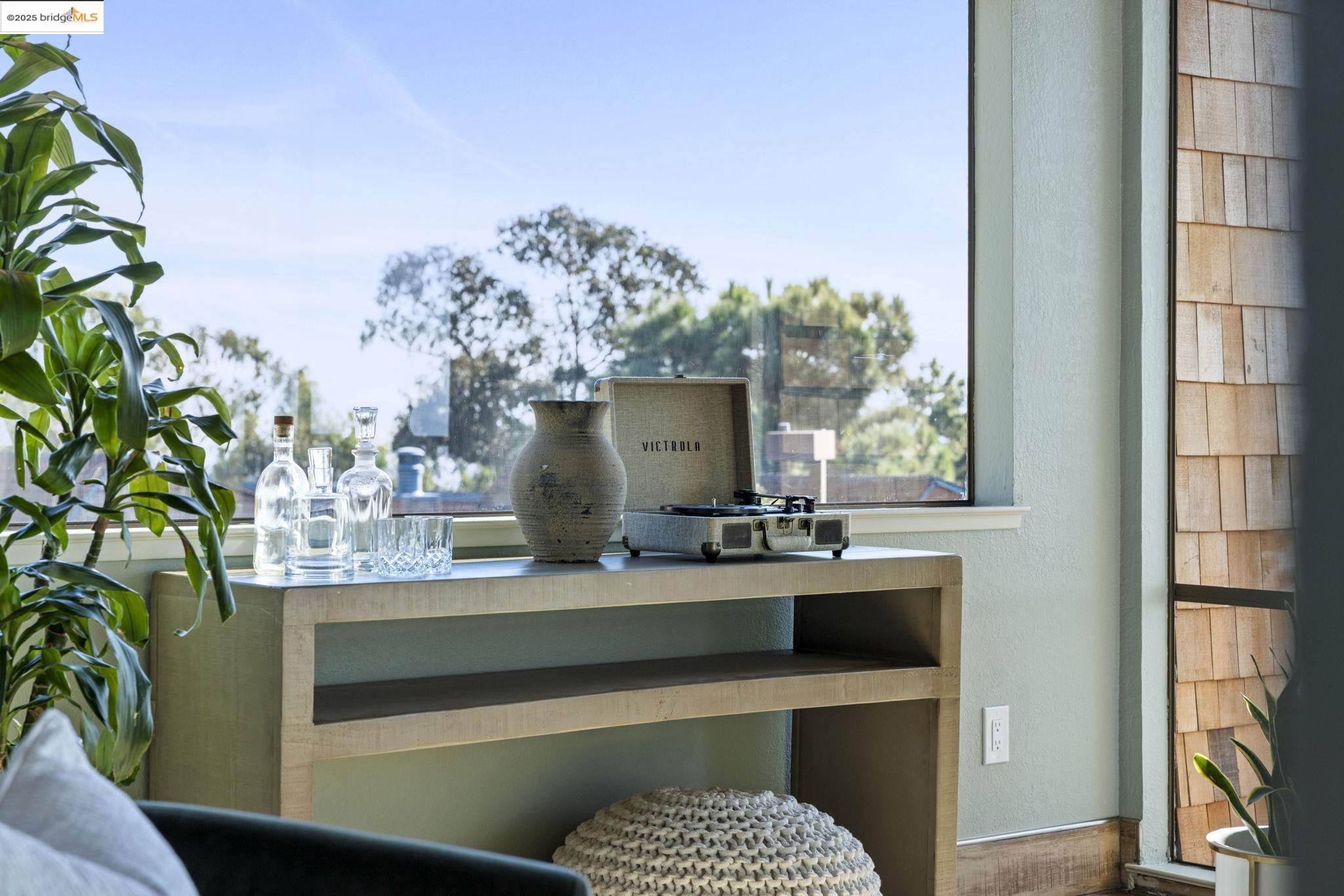 12 Sereno Cir, Oakland