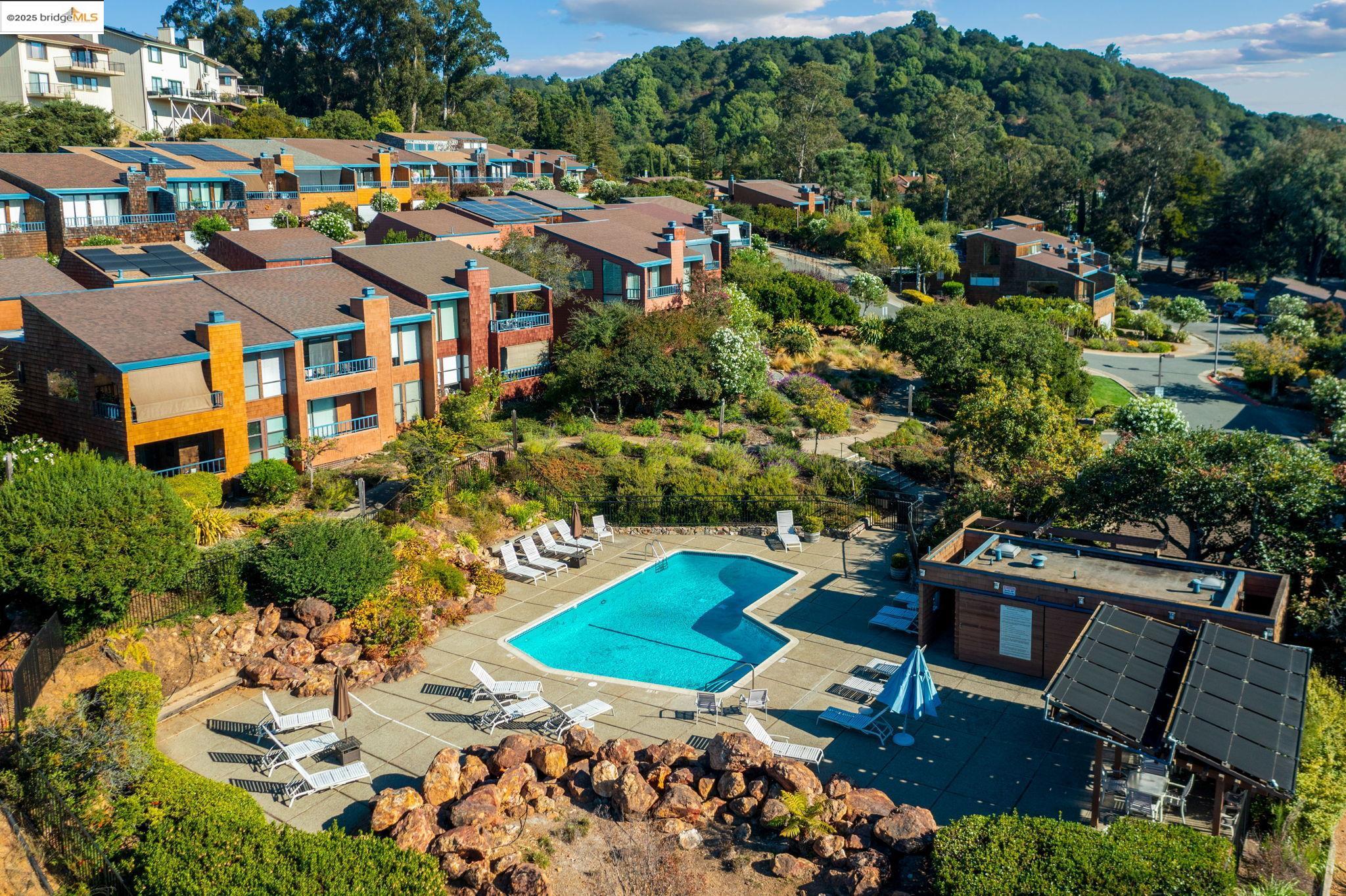 12 Sereno Cir, Oakland