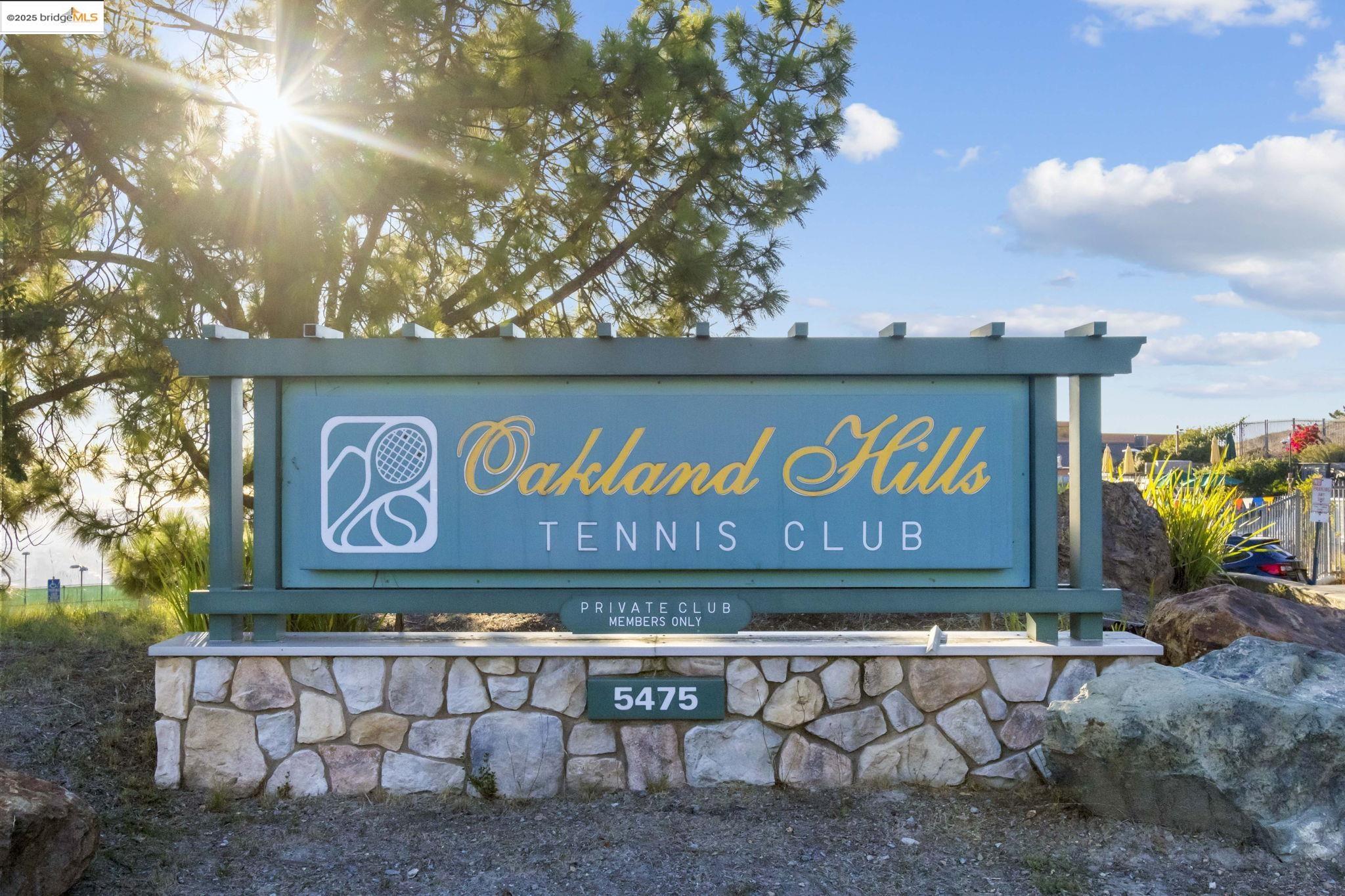 12 Sereno Cir, Oakland