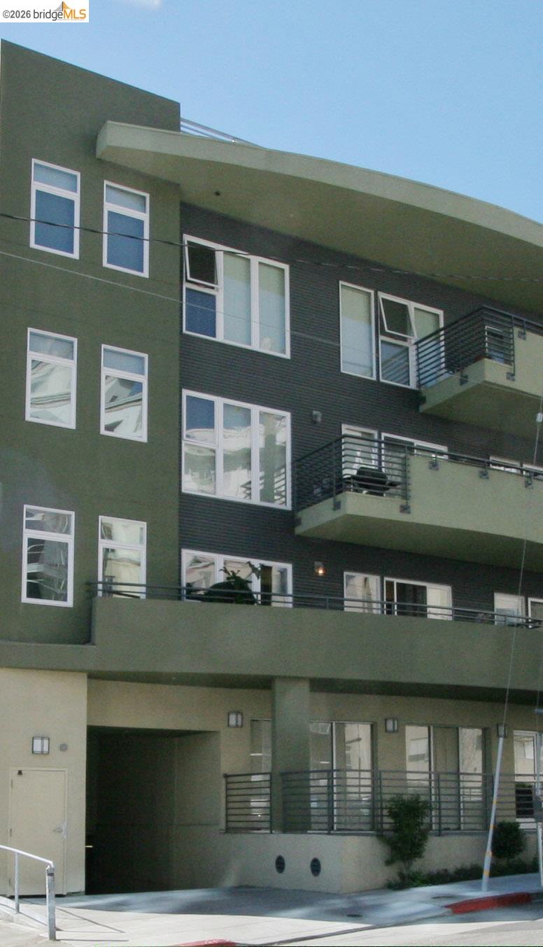 371 30th Street # 404