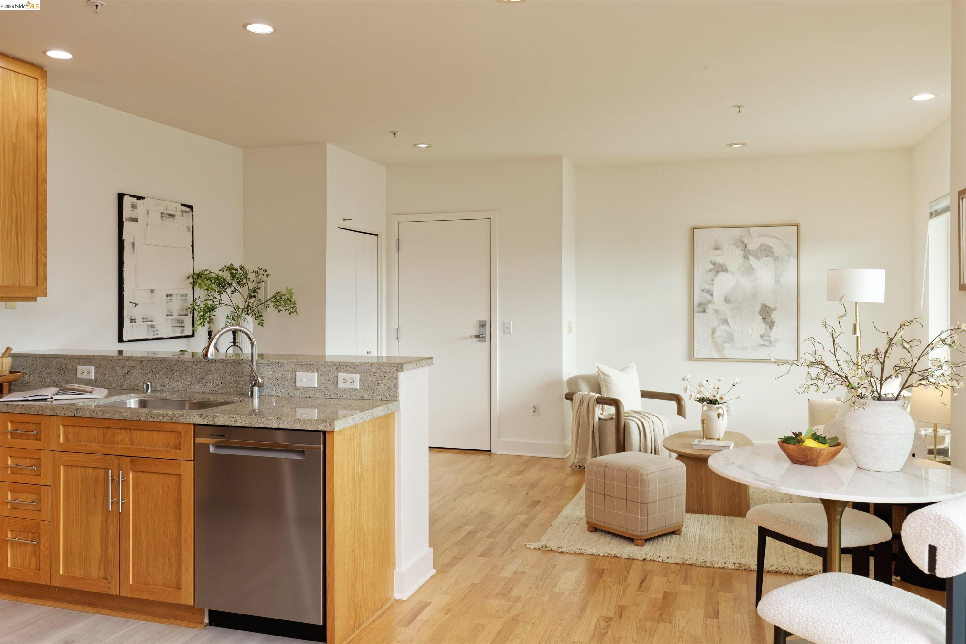 371 30th Street # 404