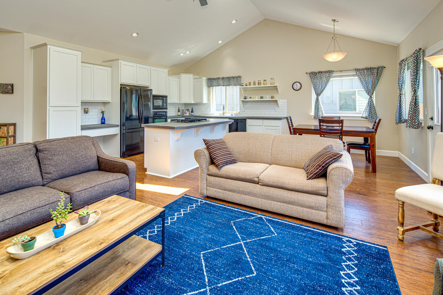 1112 NW Redwood Place