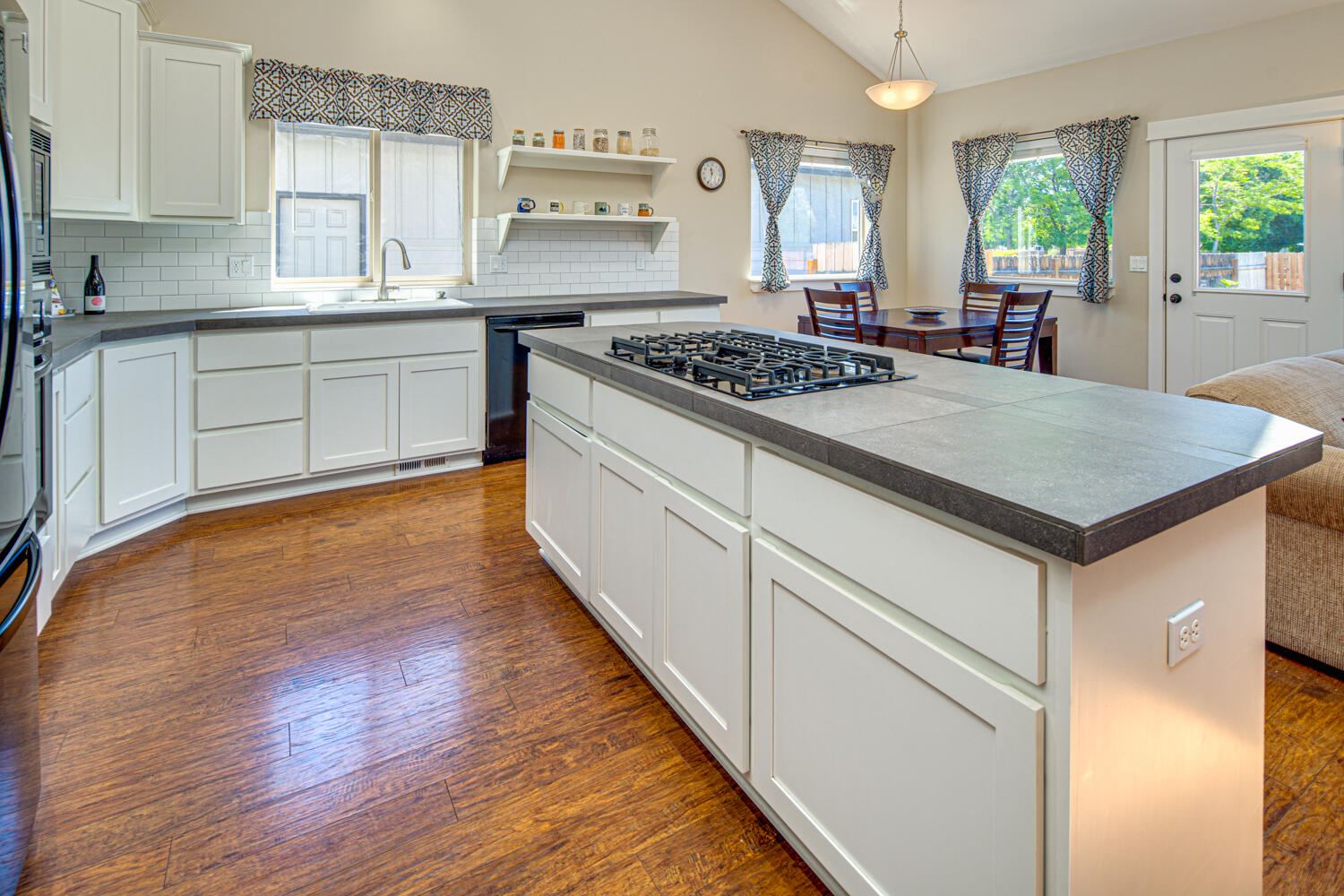 1112 NW Redwood Place