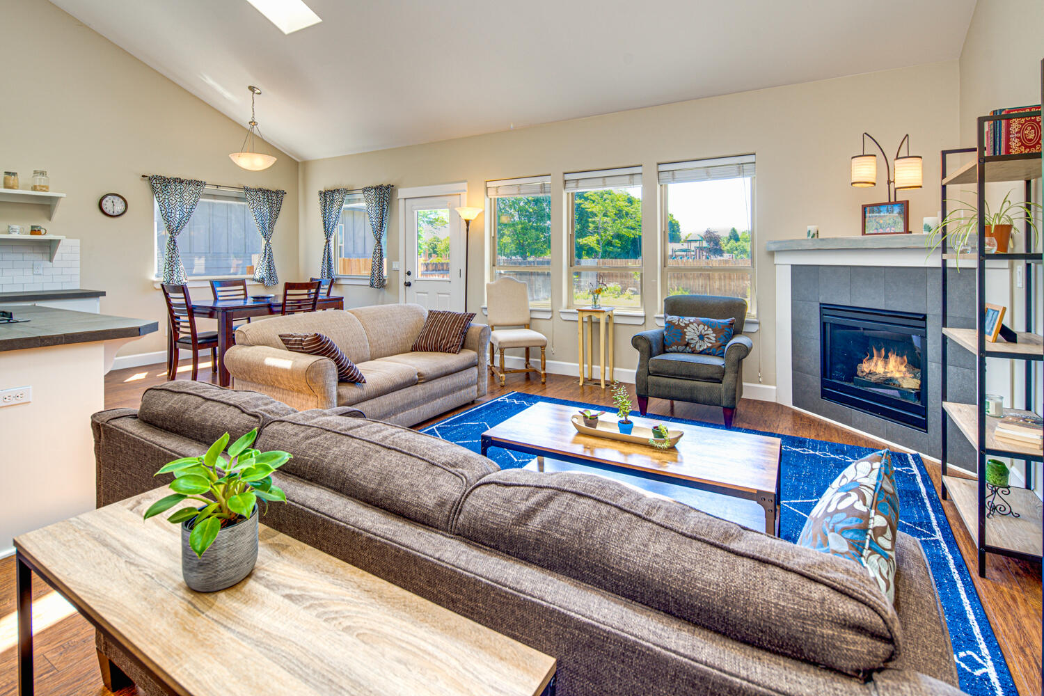 1112 NW Redwood Place