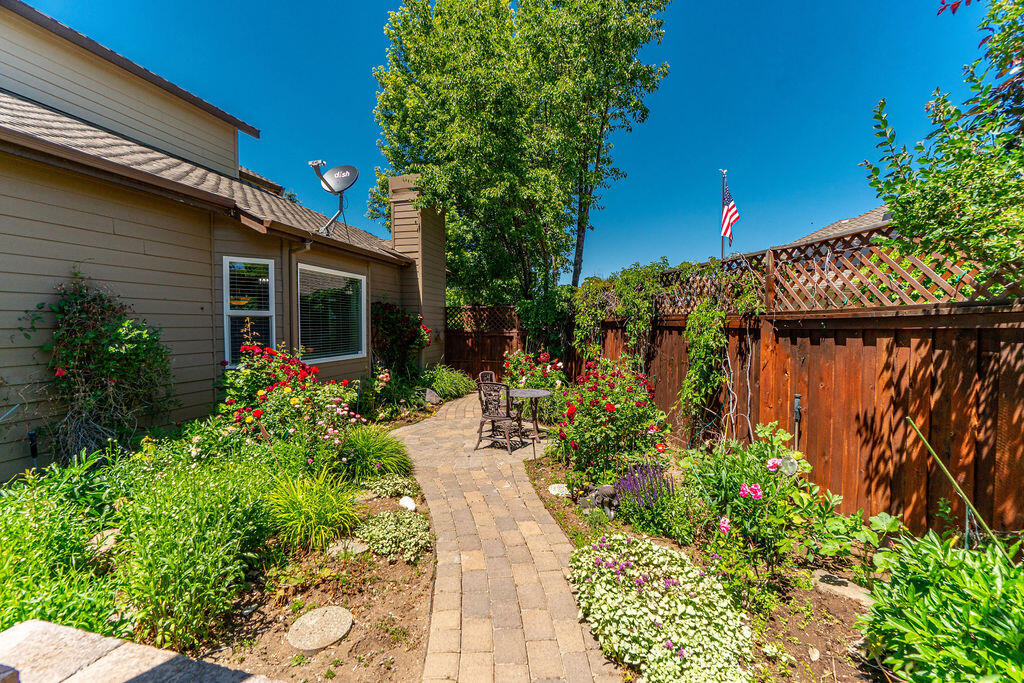 61135 Bonny Bridge