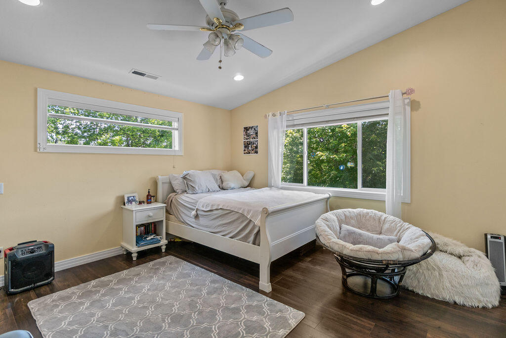 61135 Bonny Bridge