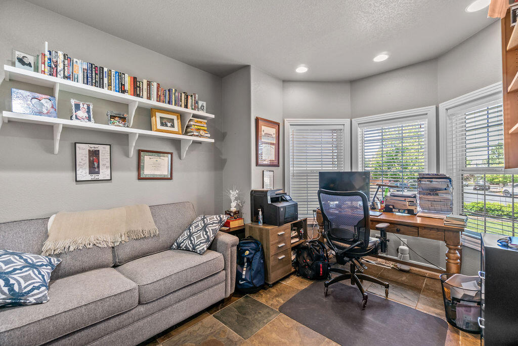 61135 Bonny Bridge