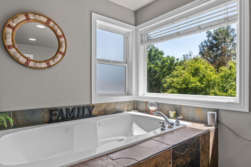 61135 Bonny Bridge