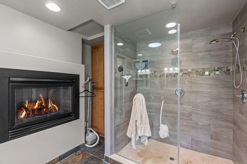 61135 Bonny Bridge