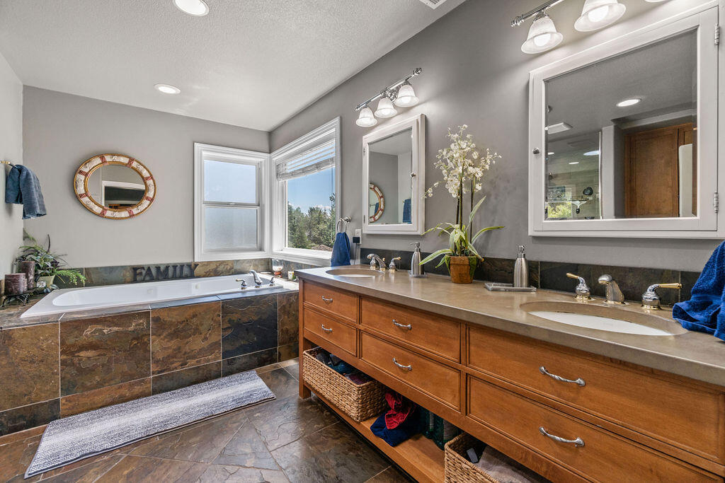 61135 Bonny Bridge