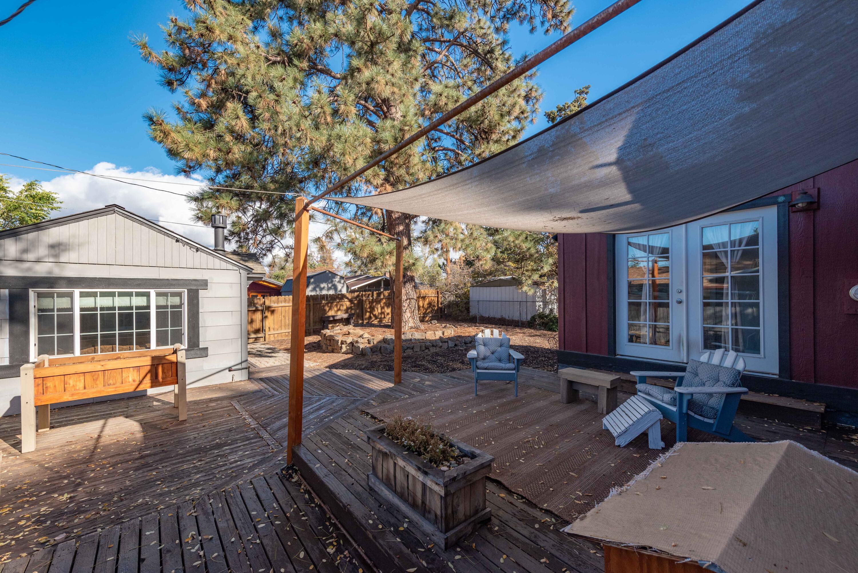 742 NE Quimby Avenue