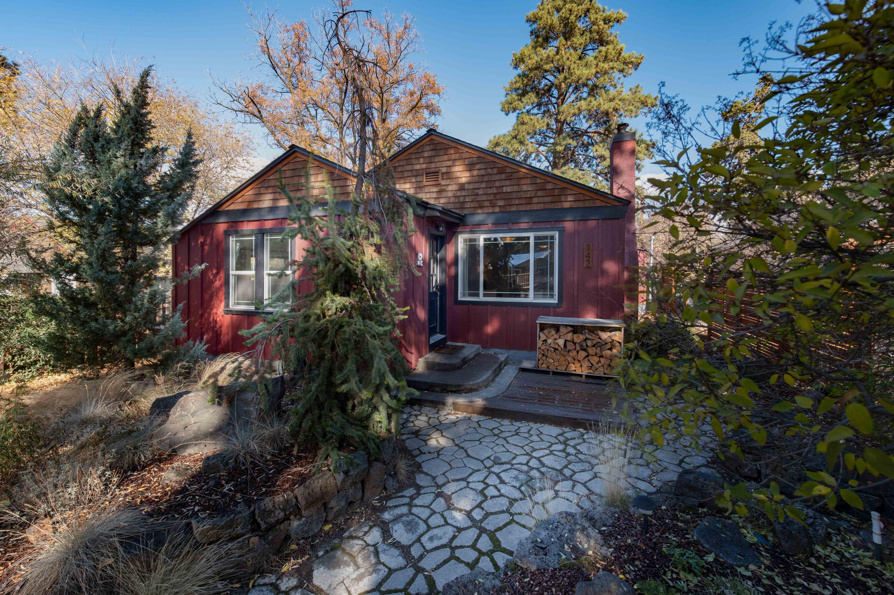 742 NE Quimby Avenue