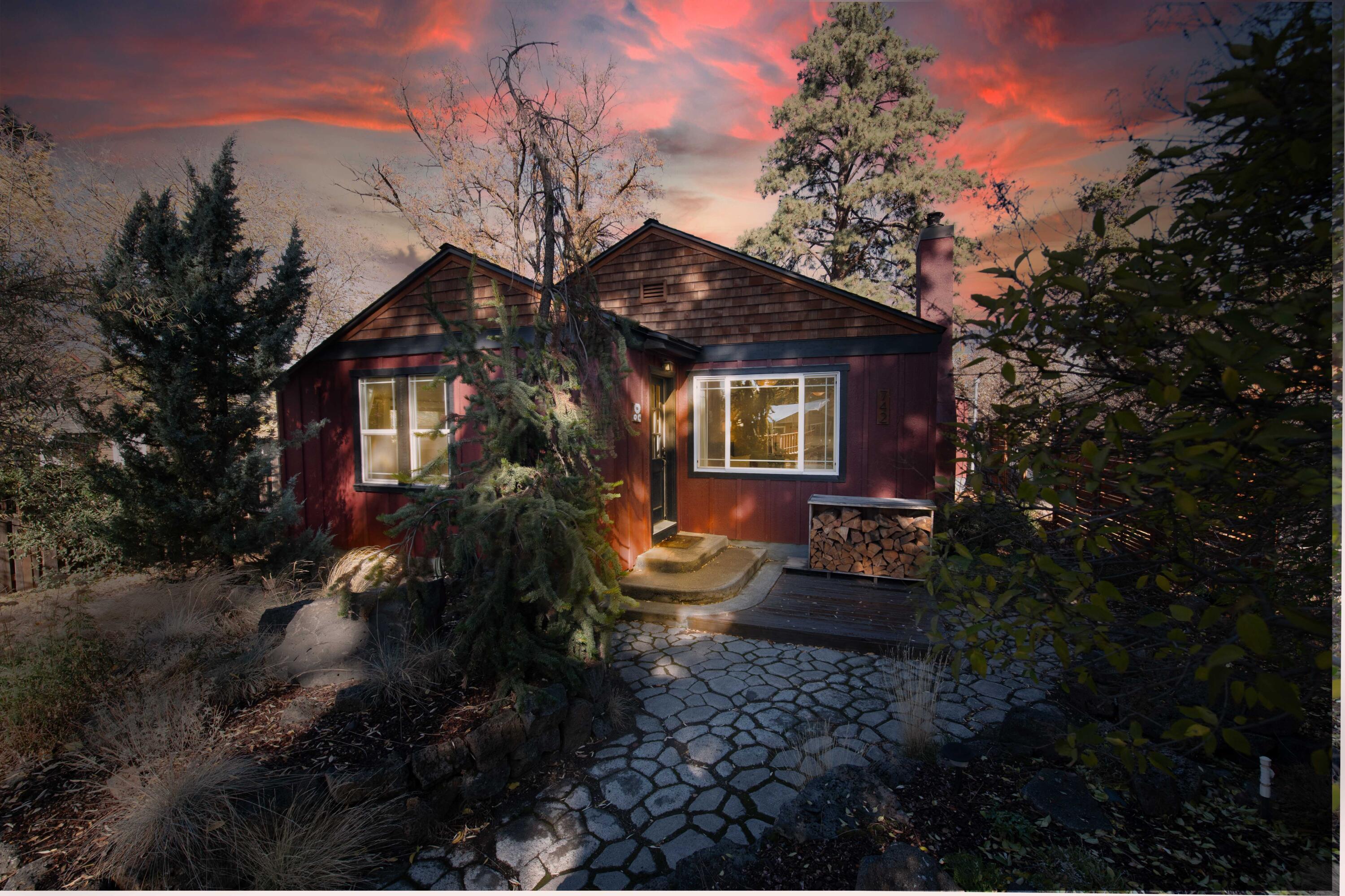 742 NE Quimby Avenue