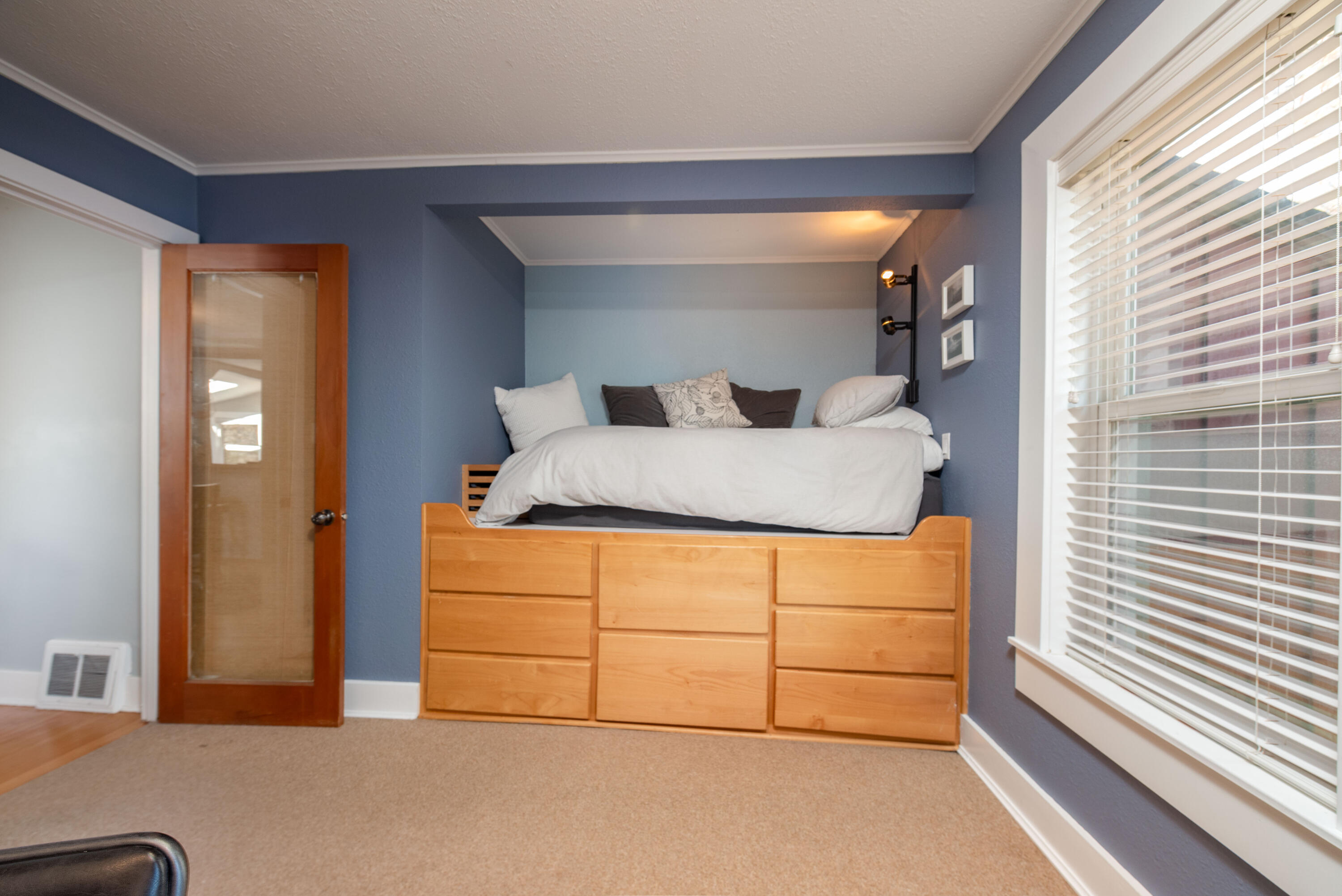 742 NE Quimby Avenue