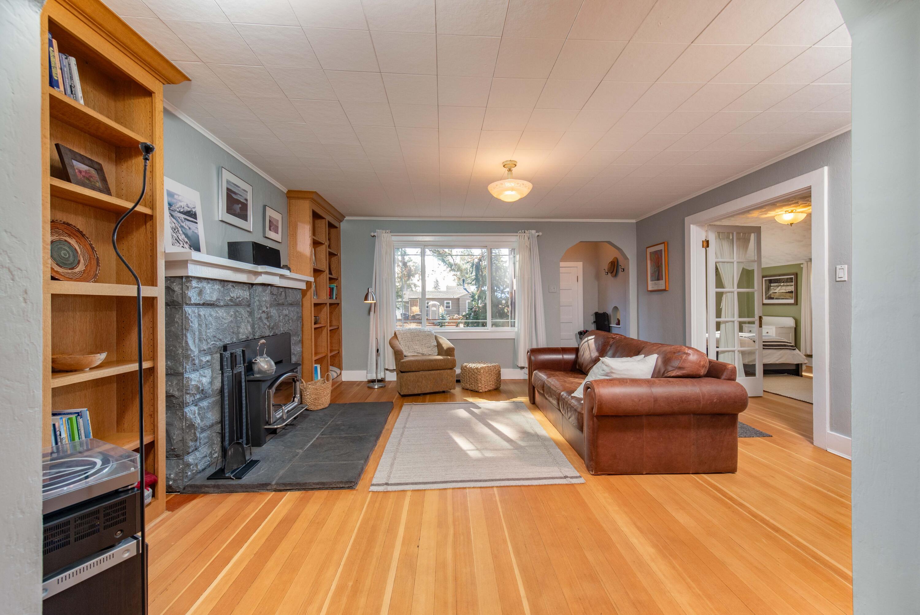 742 NE Quimby Avenue