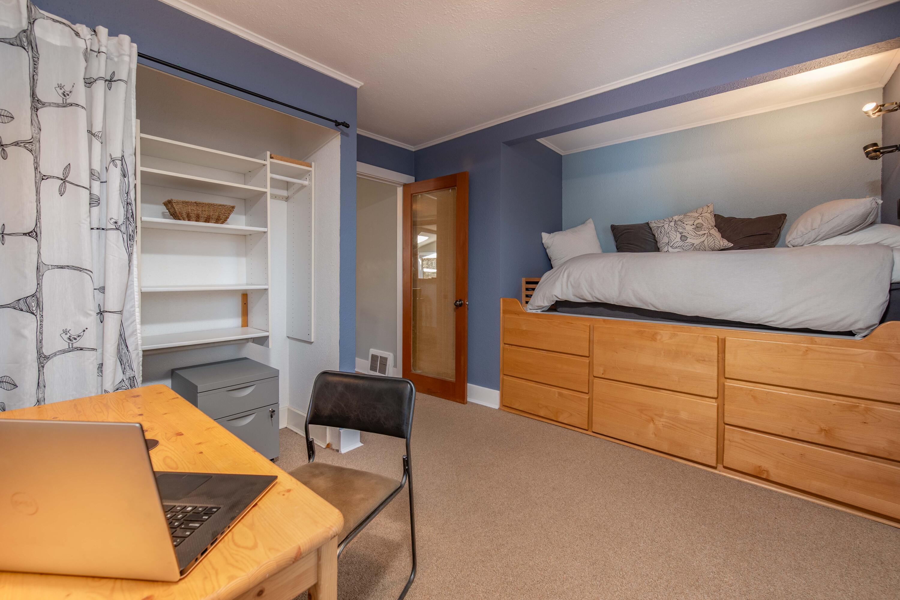 742 NE Quimby Avenue