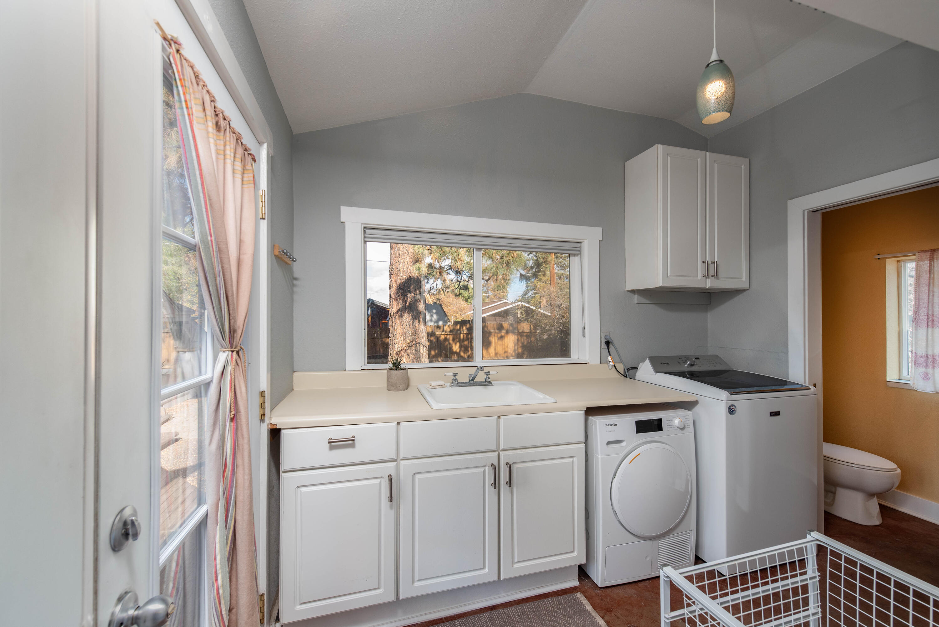 742 NE Quimby Avenue