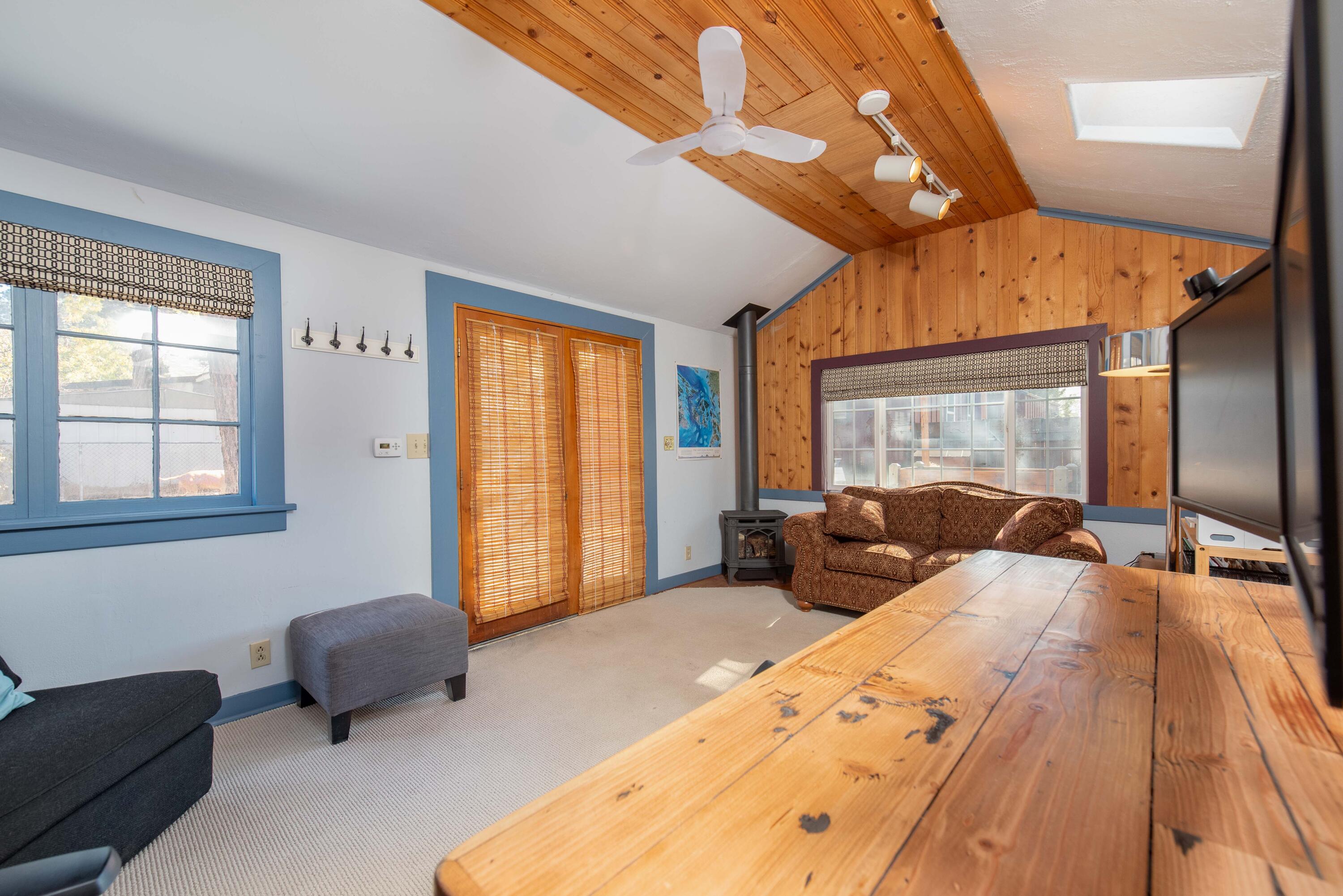 742 NE Quimby Avenue