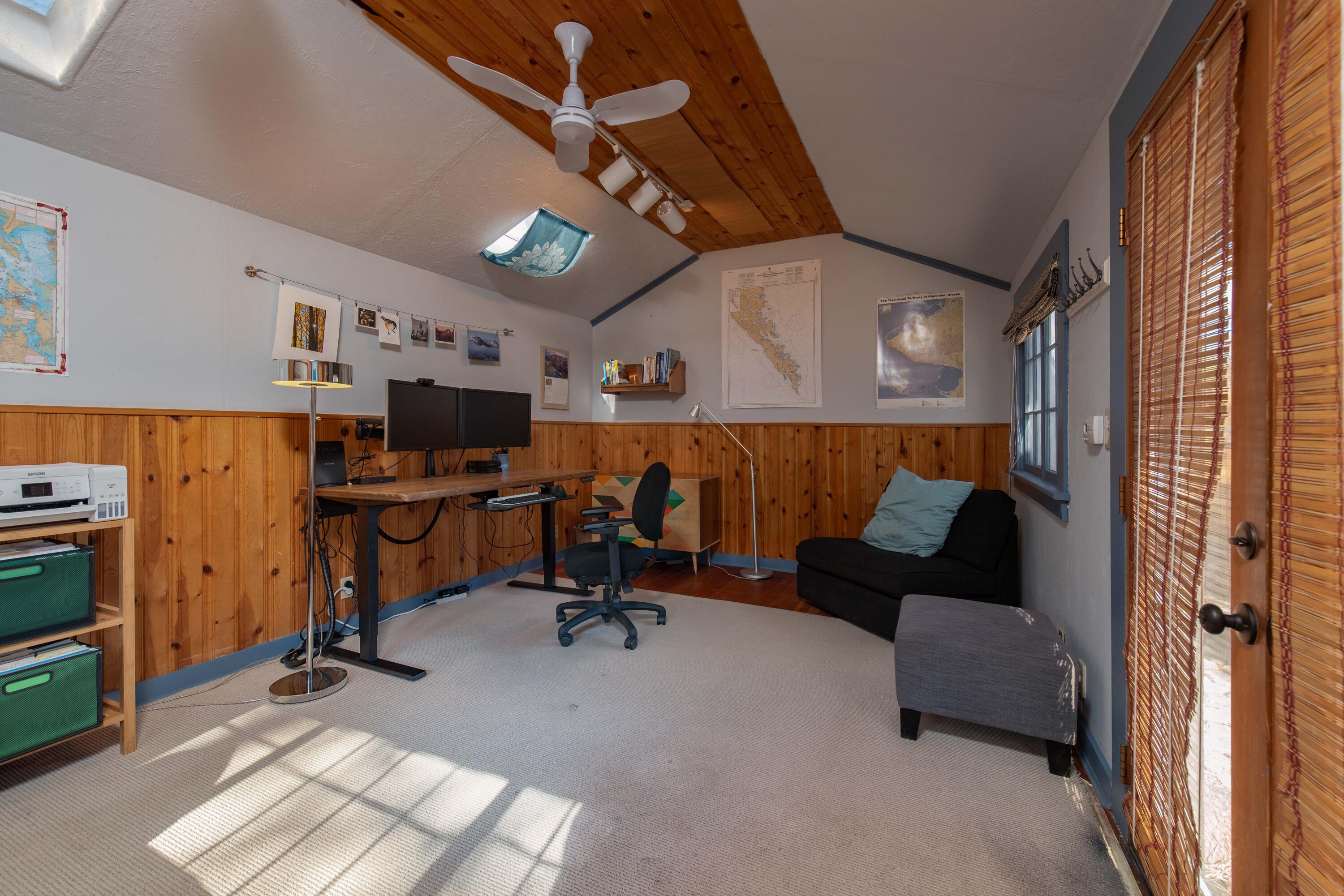 742 NE Quimby Avenue