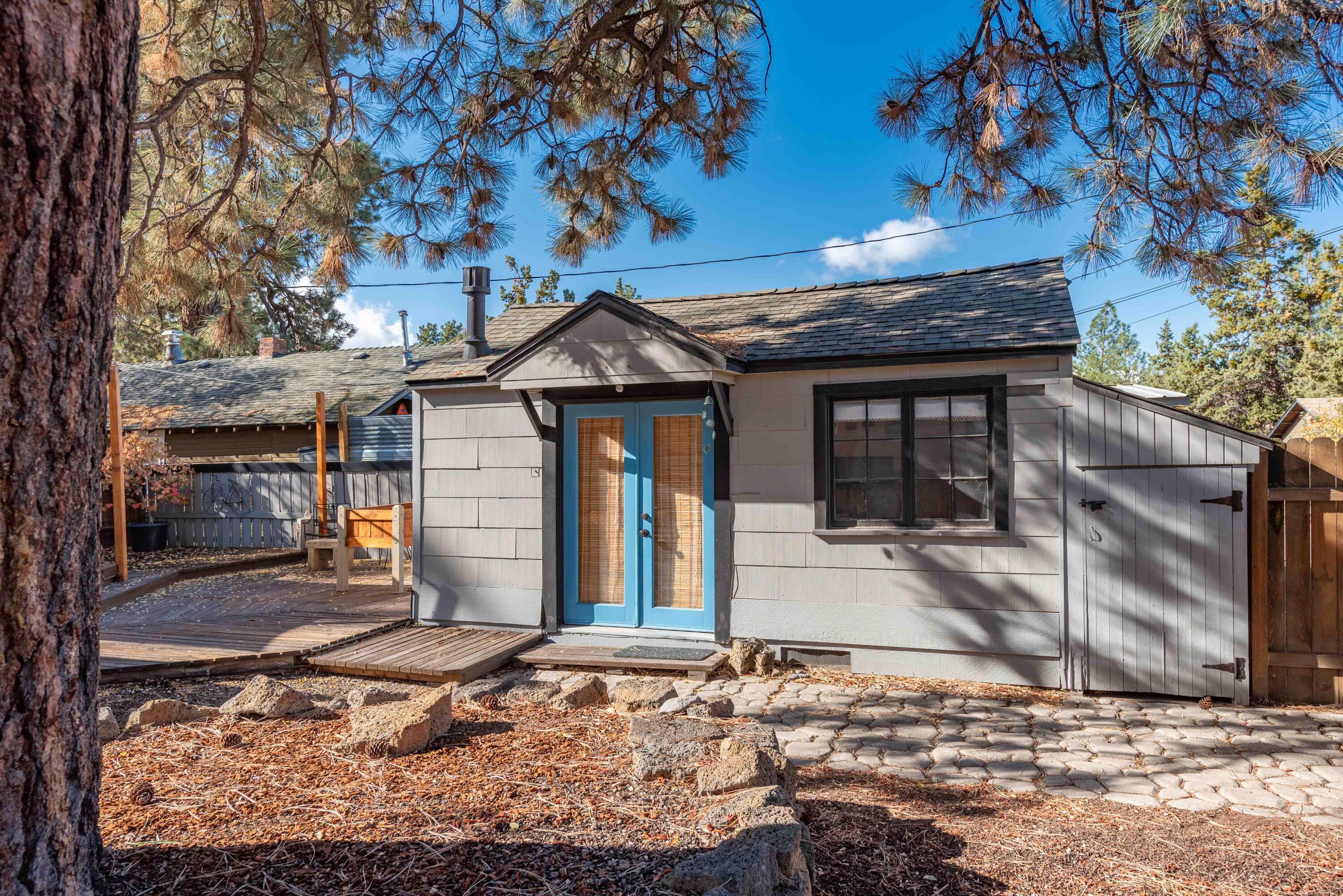 742 NE Quimby Avenue