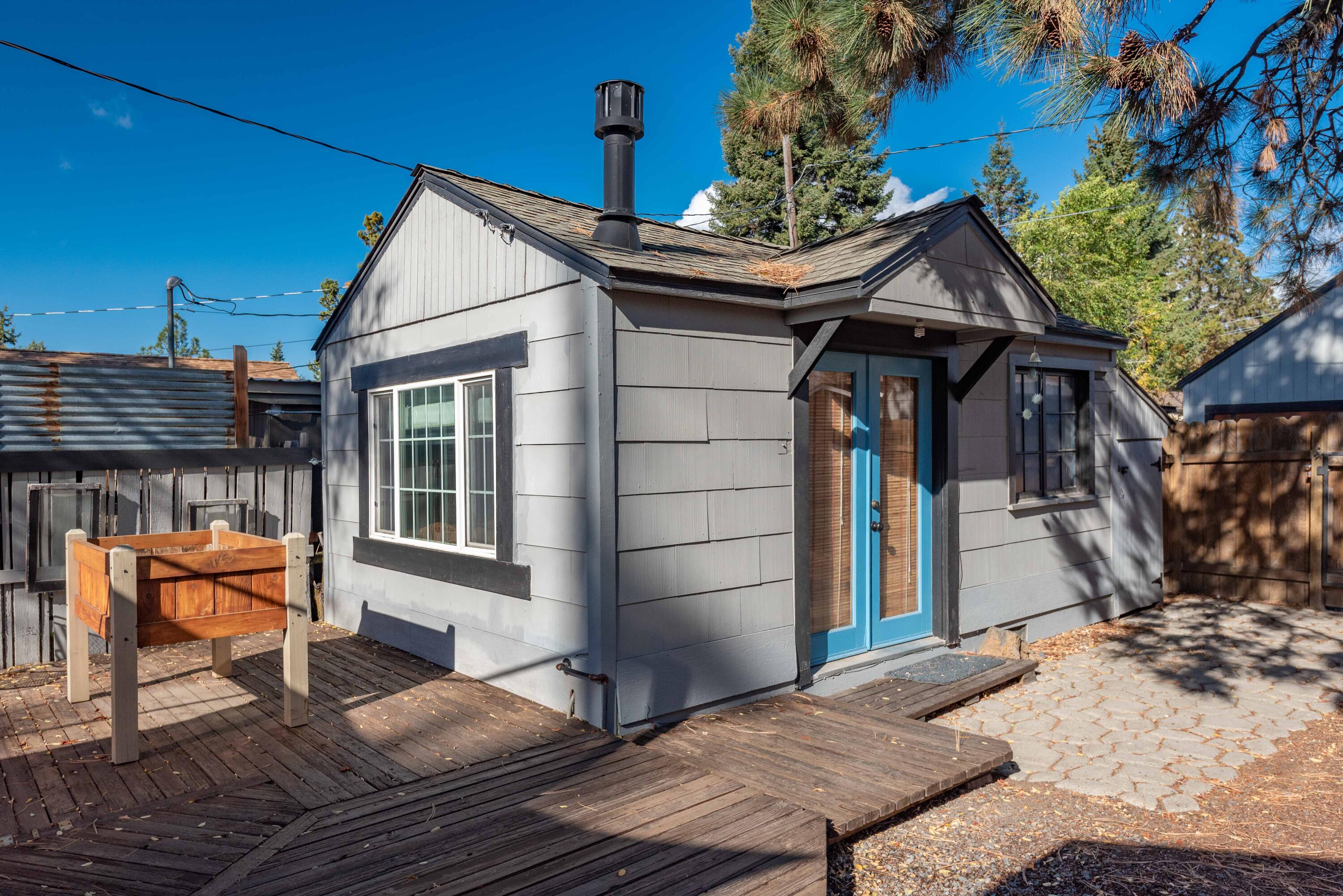 742 NE Quimby Avenue