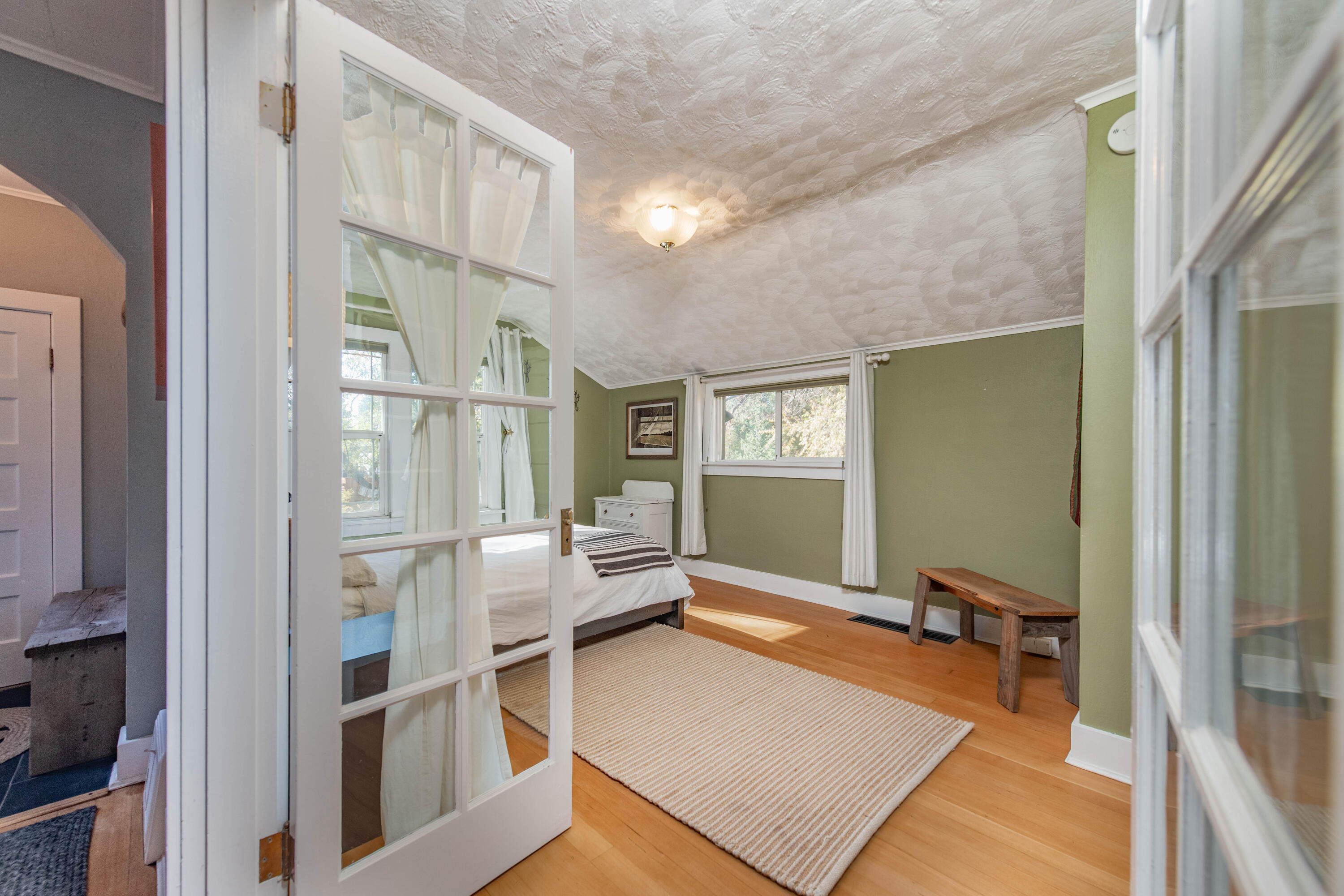 742 NE Quimby Avenue