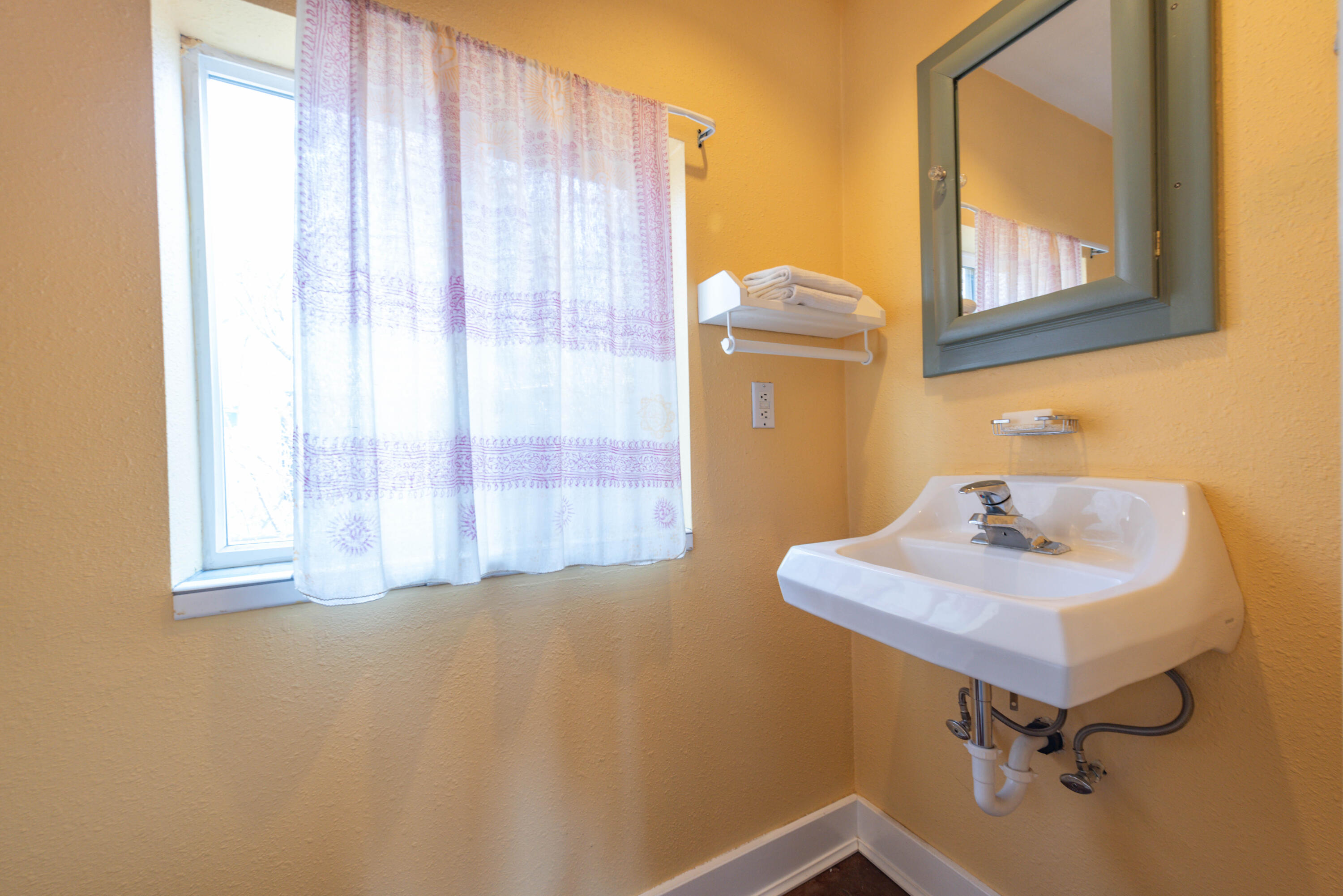 742 NE Quimby Avenue