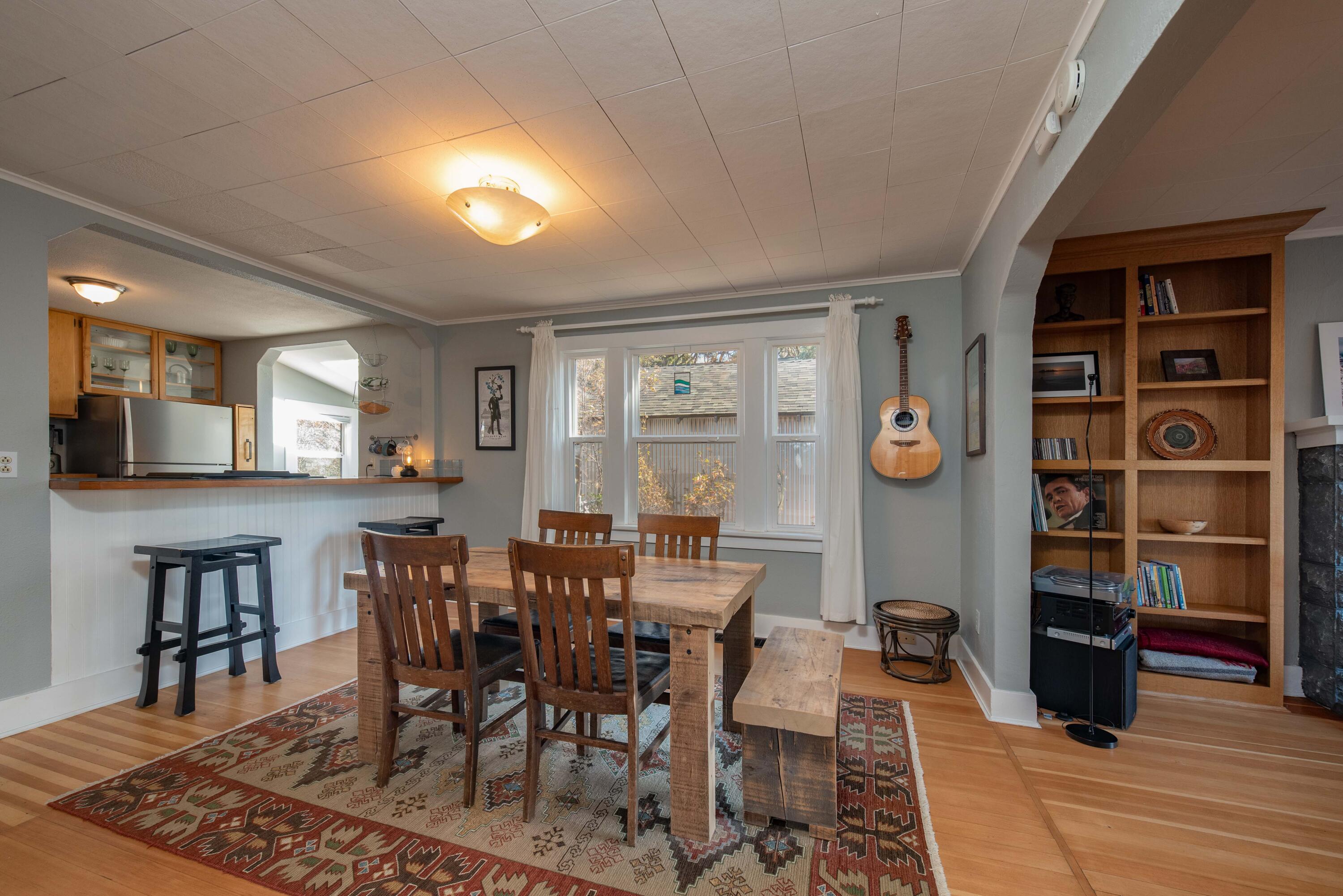 742 NE Quimby Avenue