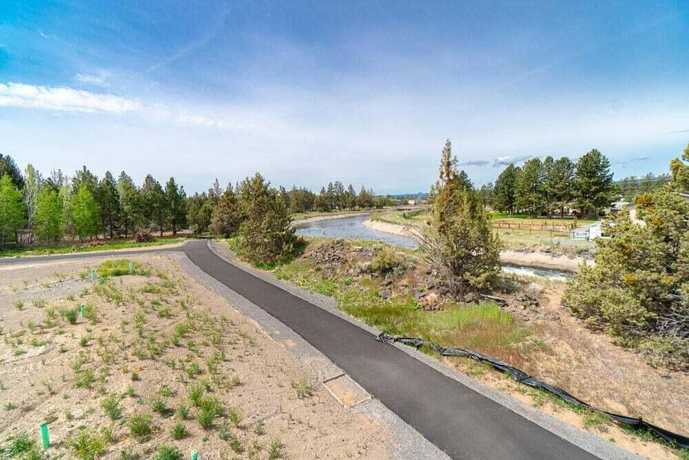 3014 NE Nipper Drive