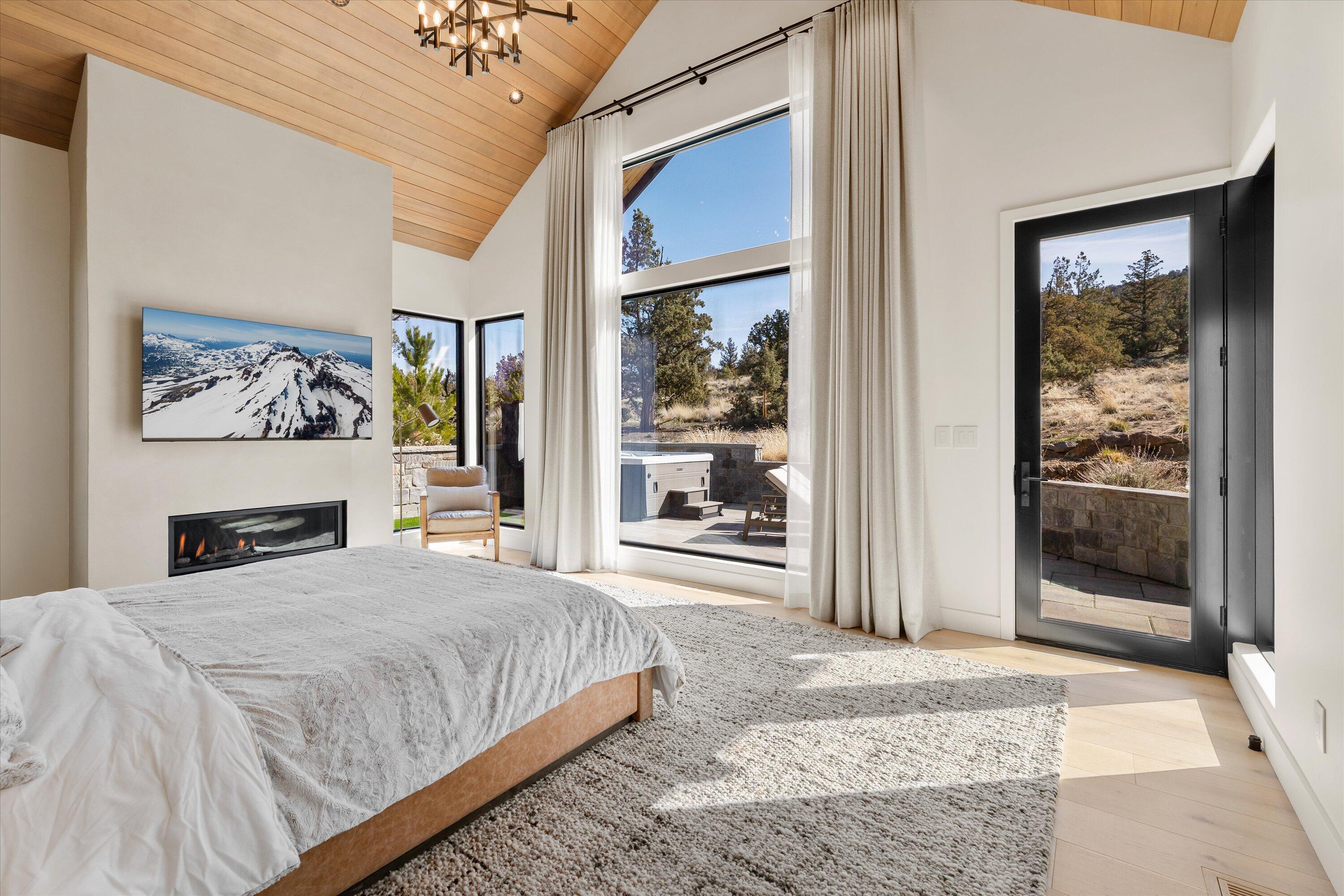 15202 S Hat Rock Loop