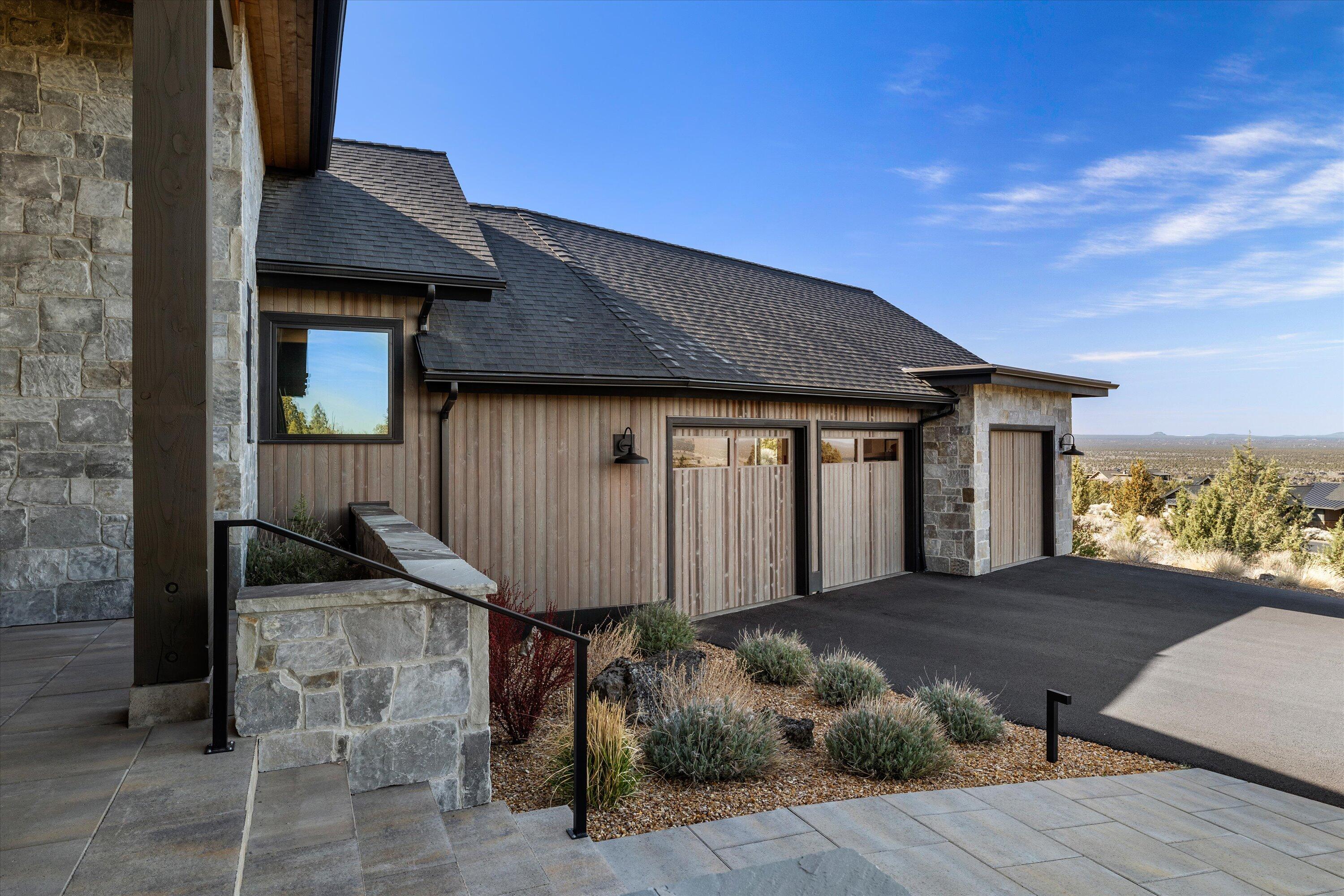 15202 S Hat Rock Loop