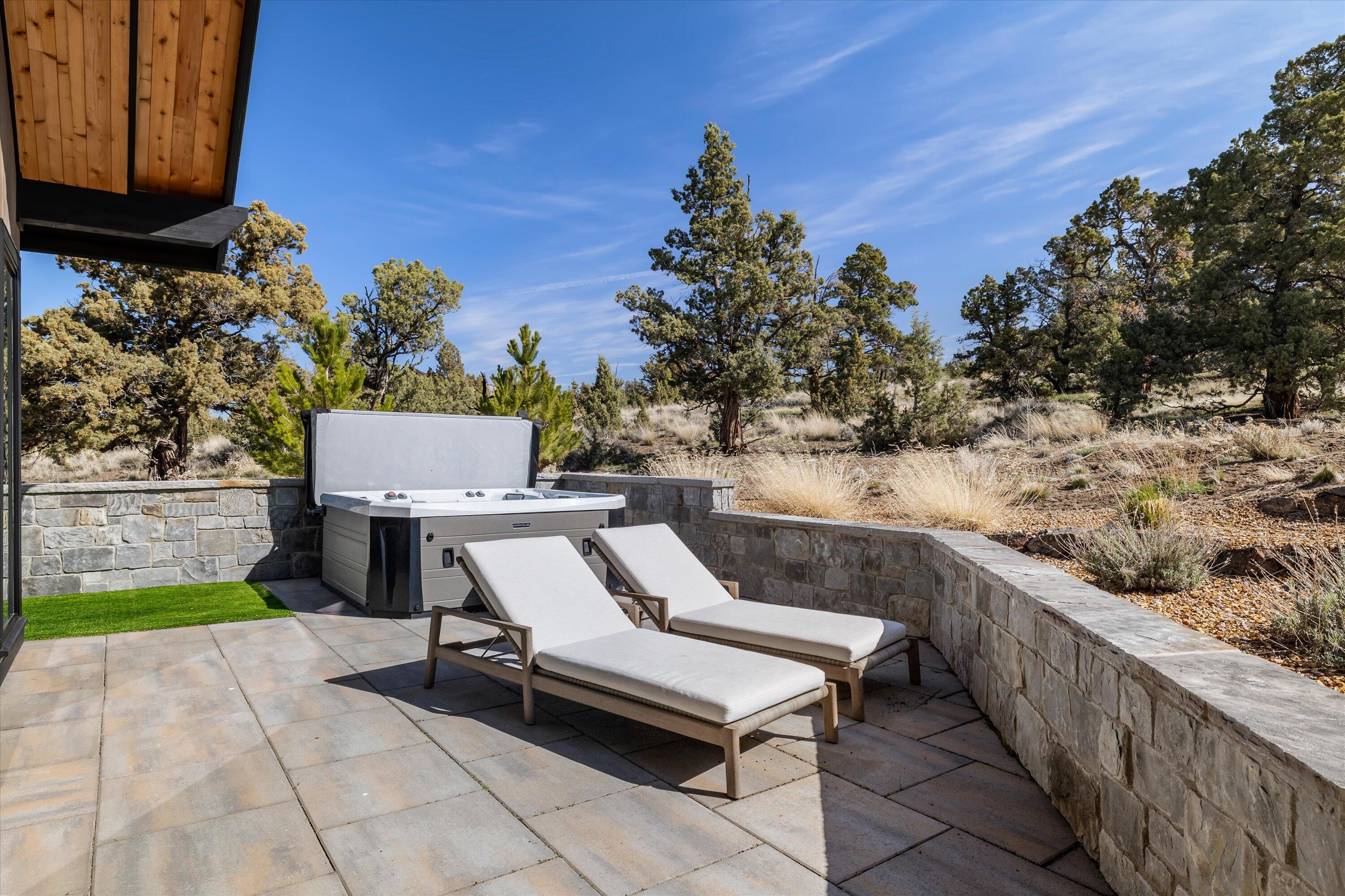 15202 S Hat Rock Loop