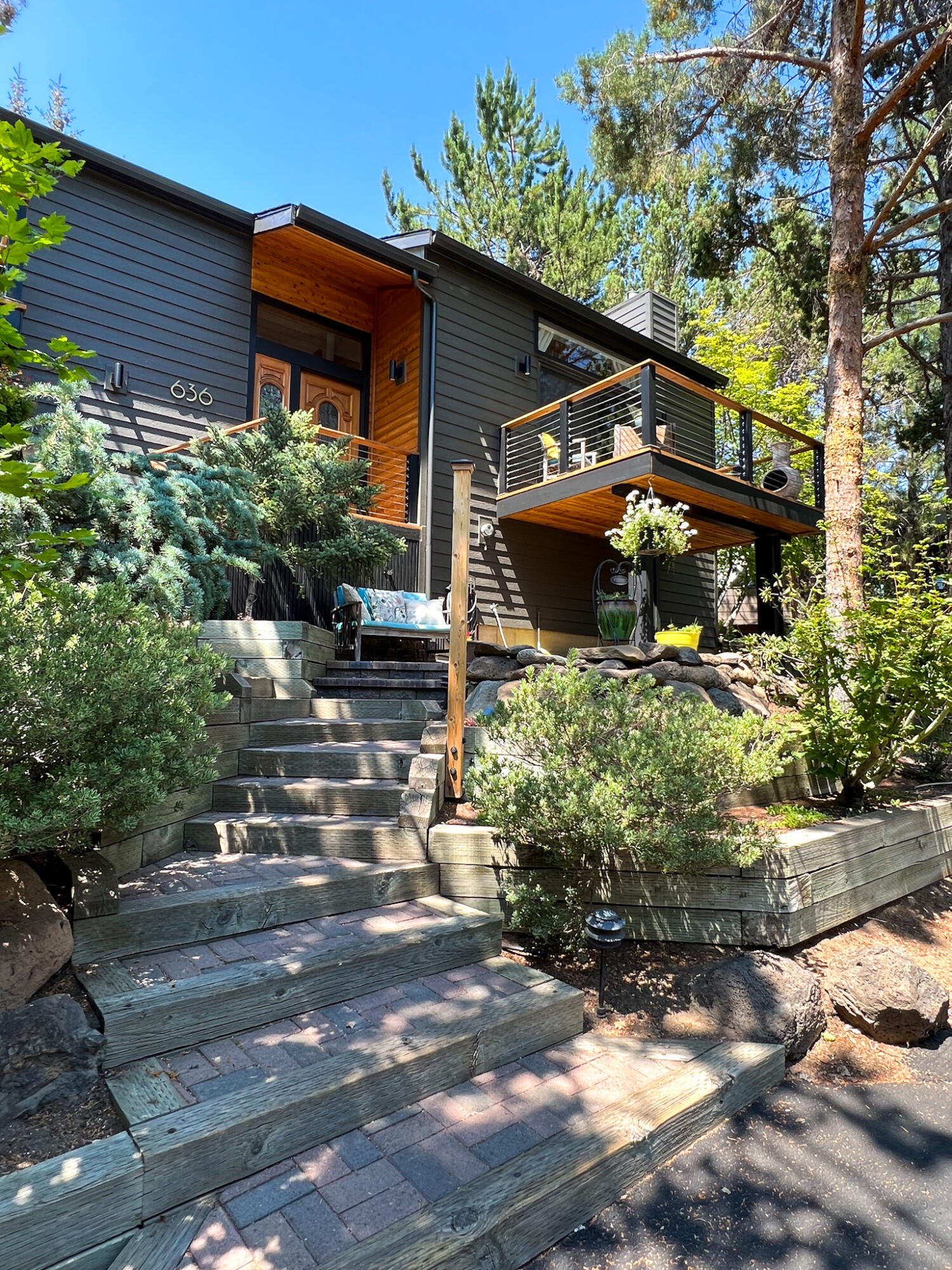 636 NW Silver Buckle Road