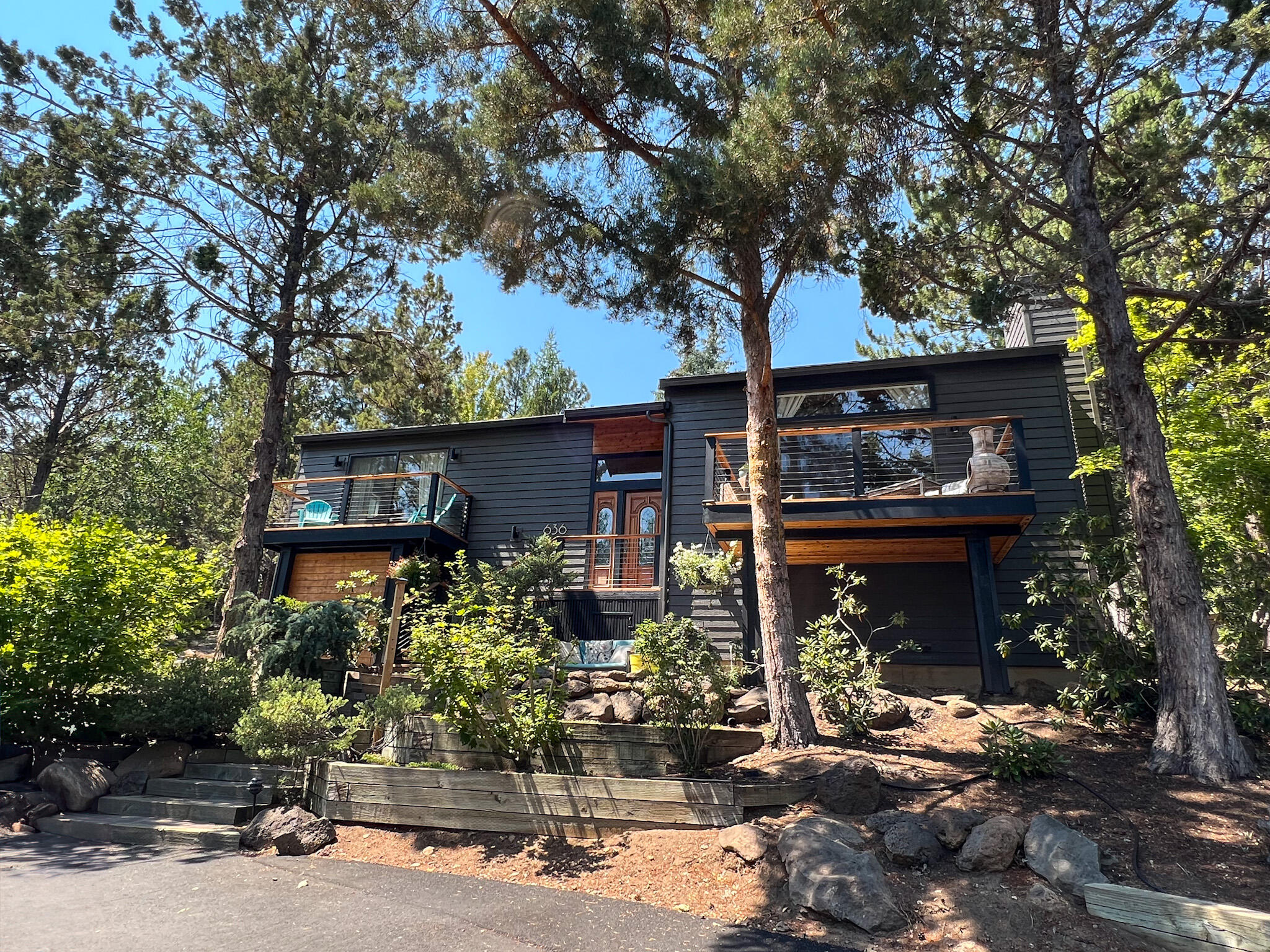 636 NW Silver Buckle Road