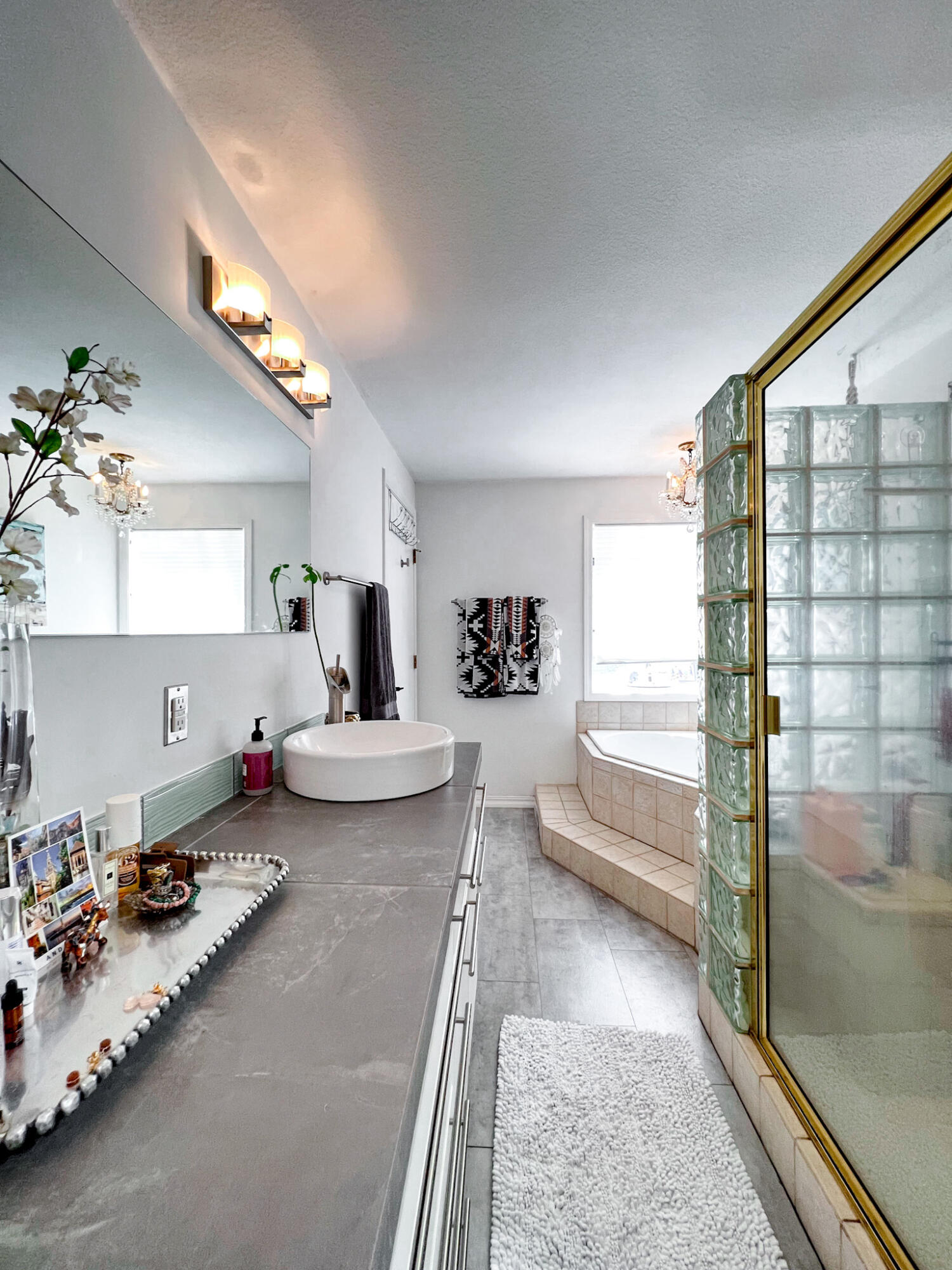 636 NW Silver Buckle Road