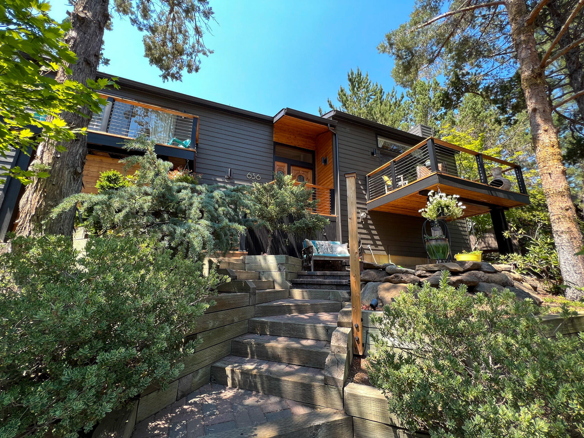 636 NW Silver Buckle Road