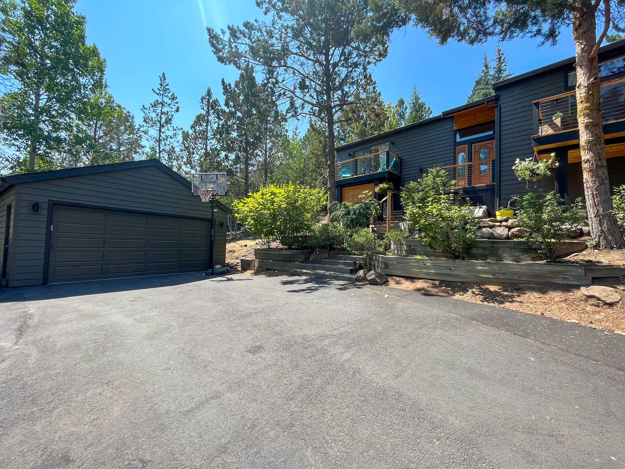 636 NW Silver Buckle Road