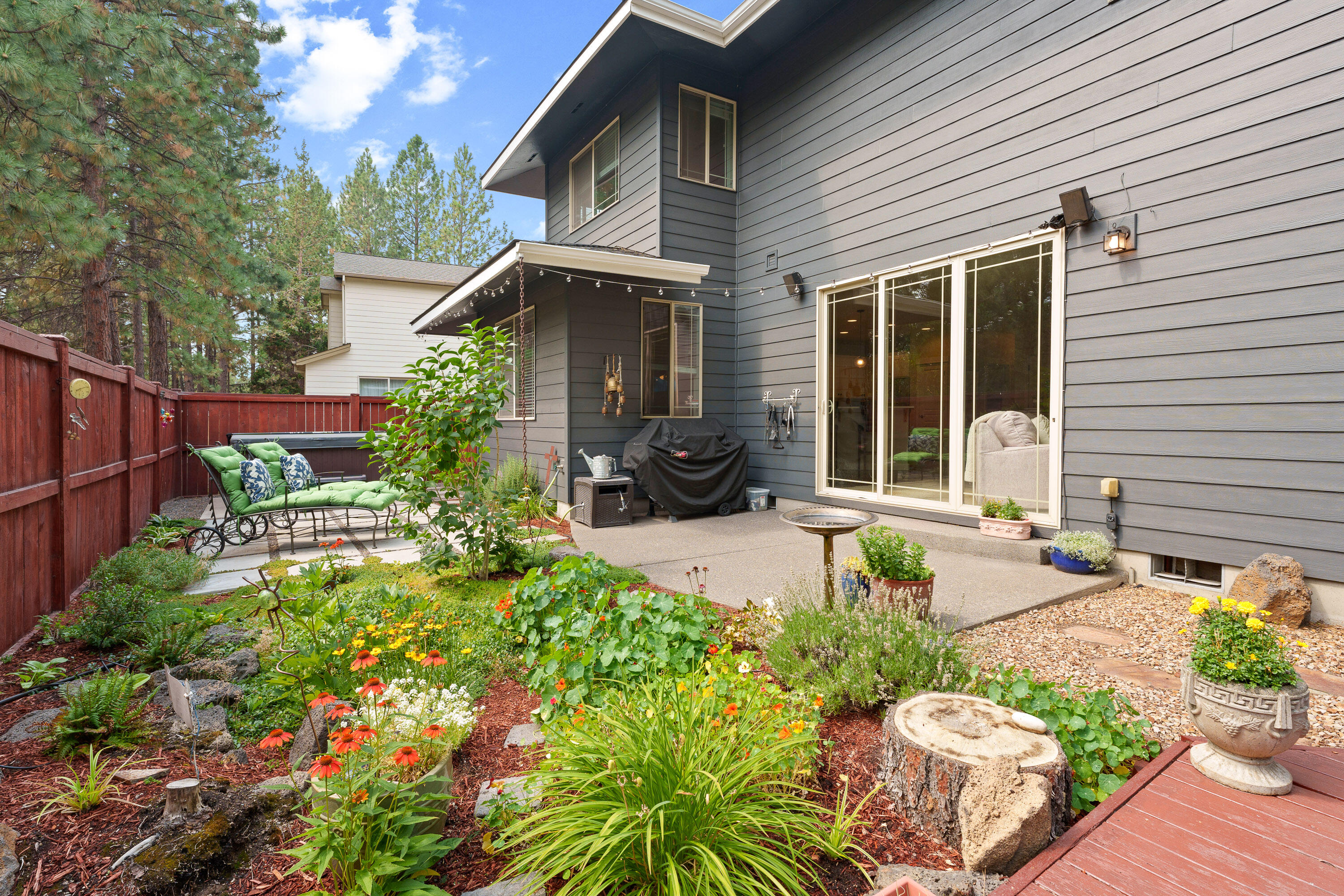 137 NW Outlook Vista Drive