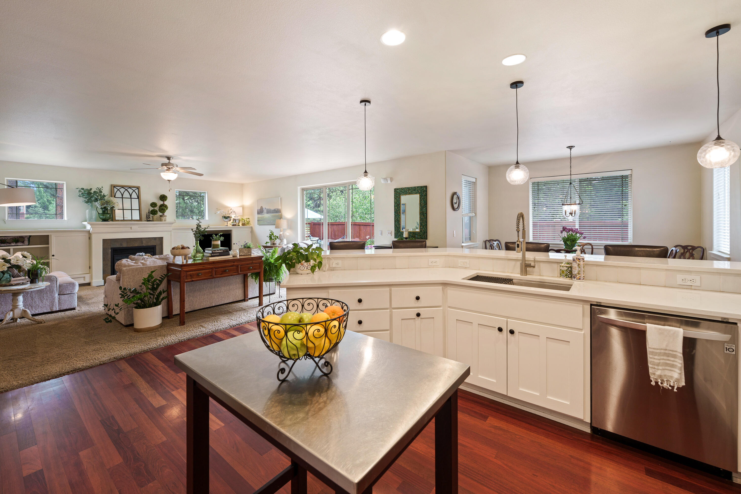 137 NW Outlook Vista Drive