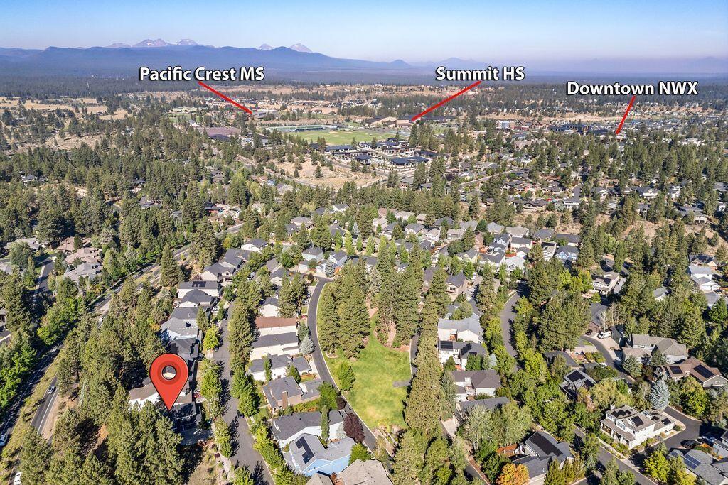 137 NW Outlook Vista Drive