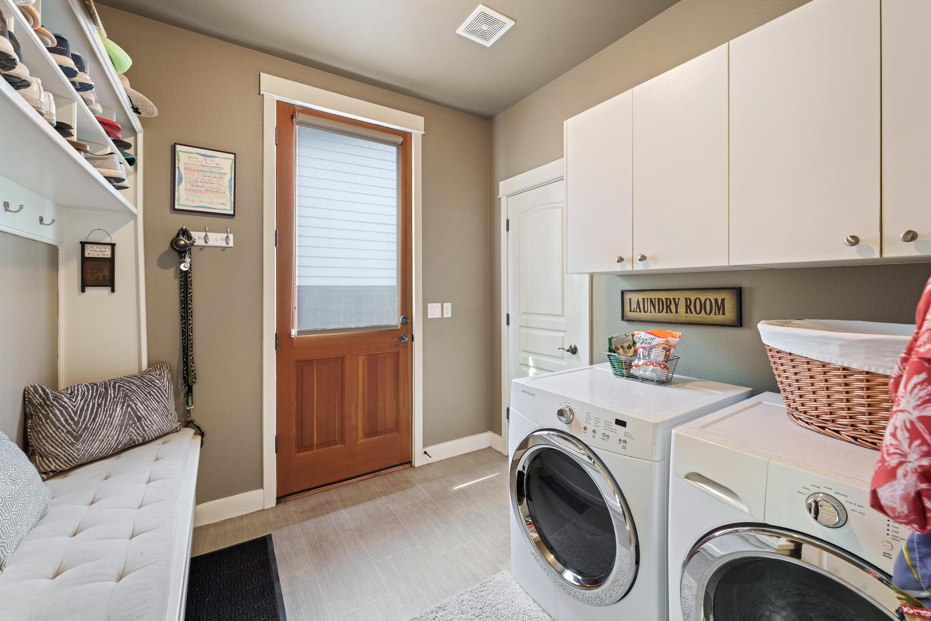 137 NW Outlook Vista Drive