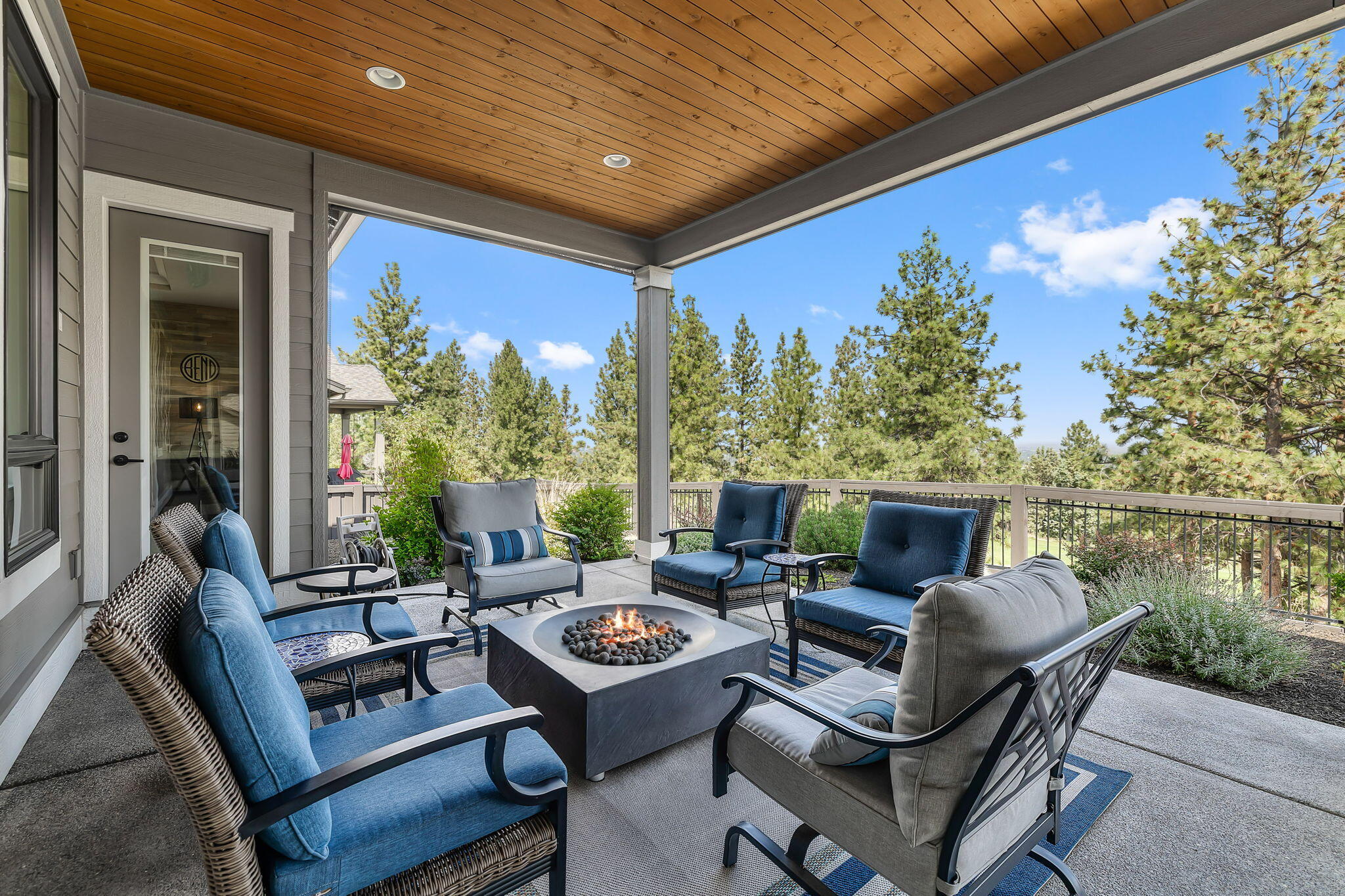 3082 NW Hidden Ridge Drive