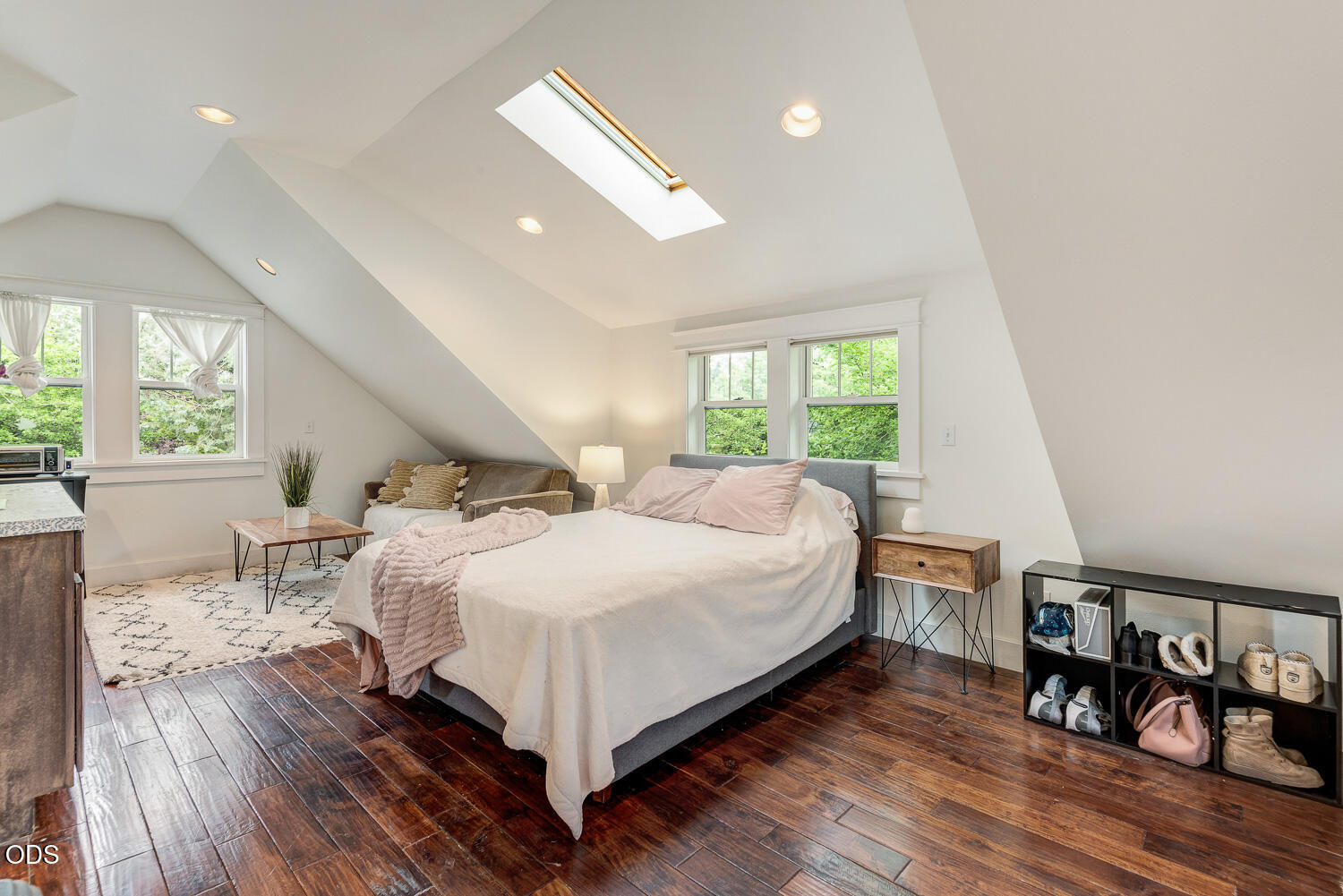 157 NW Black Hawk Avenue
