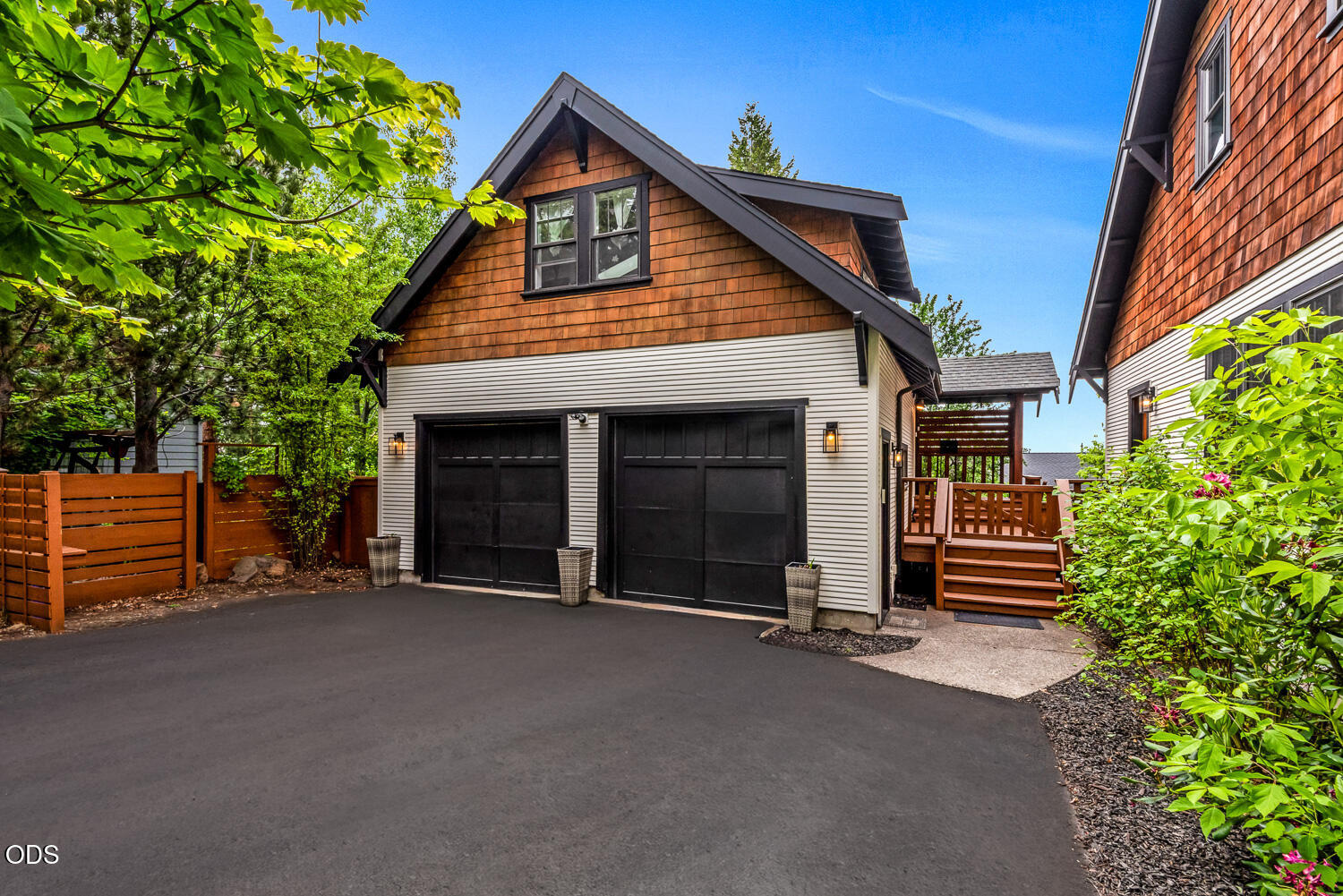 157 NW Black Hawk Avenue