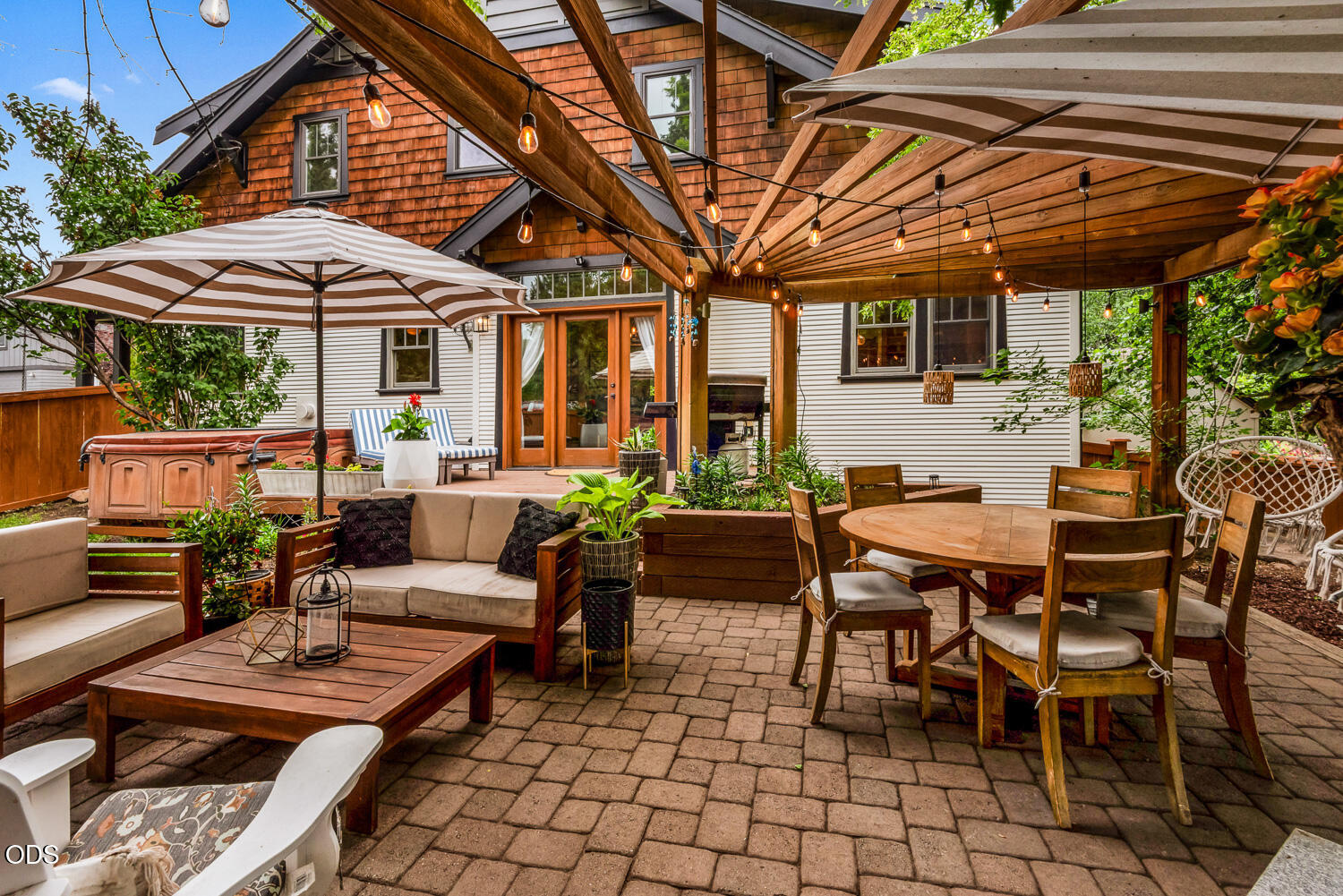 157 NW Black Hawk Avenue