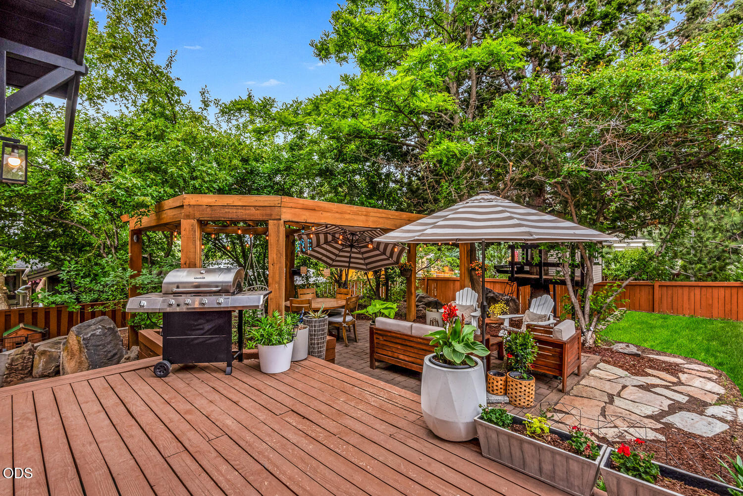 157 NW Black Hawk Avenue