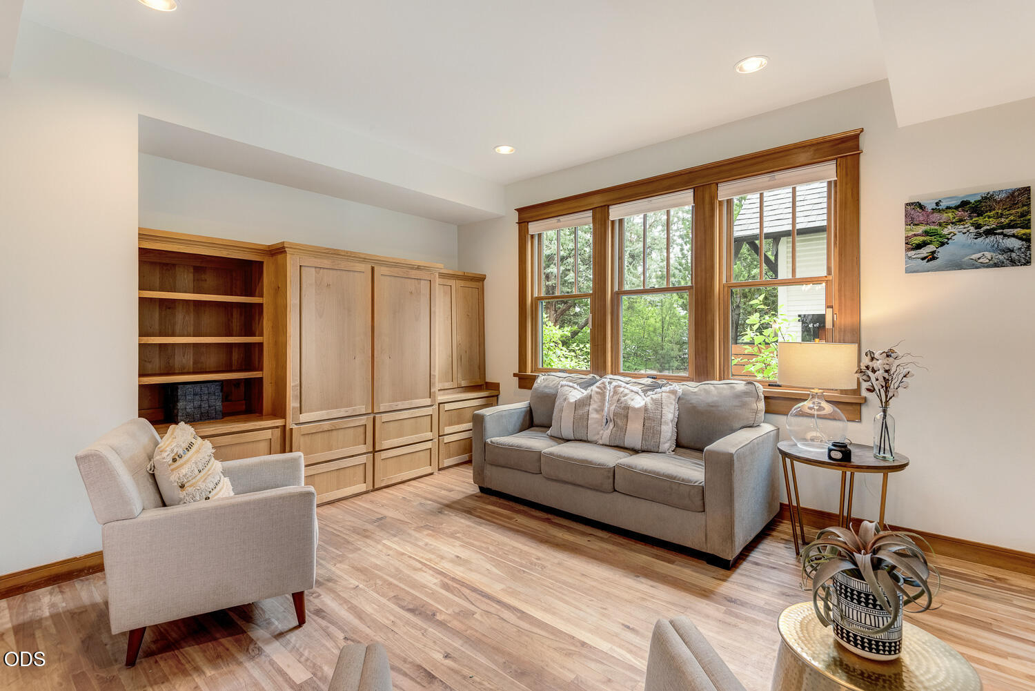 157 NW Black Hawk Avenue