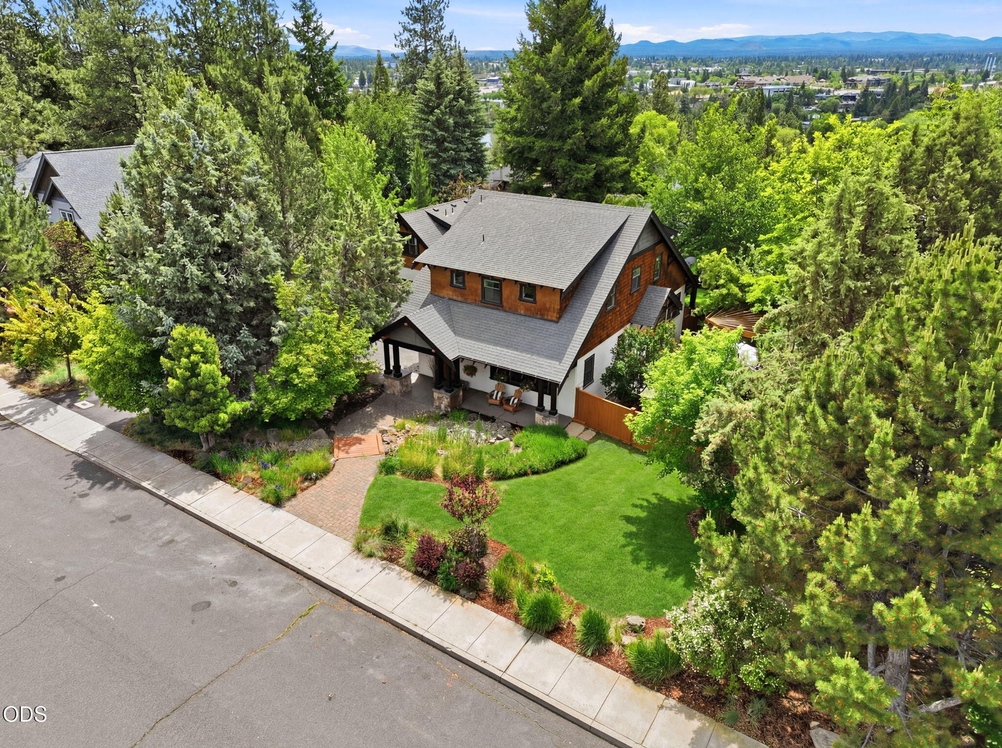 157 NW Black Hawk Avenue