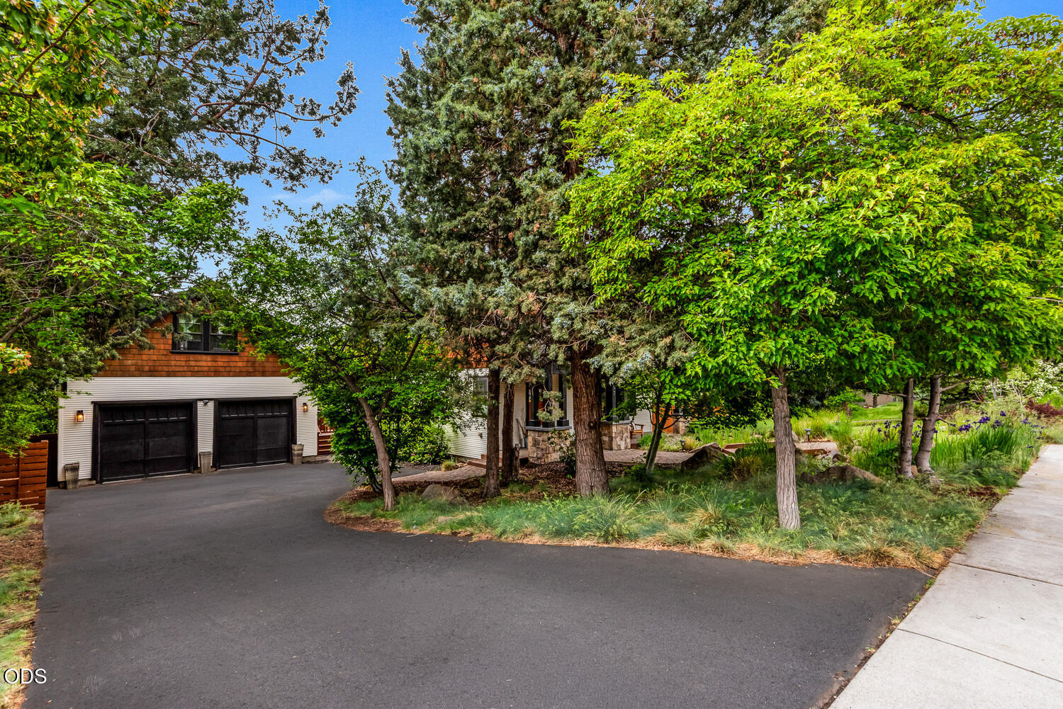 157 NW Black Hawk Avenue