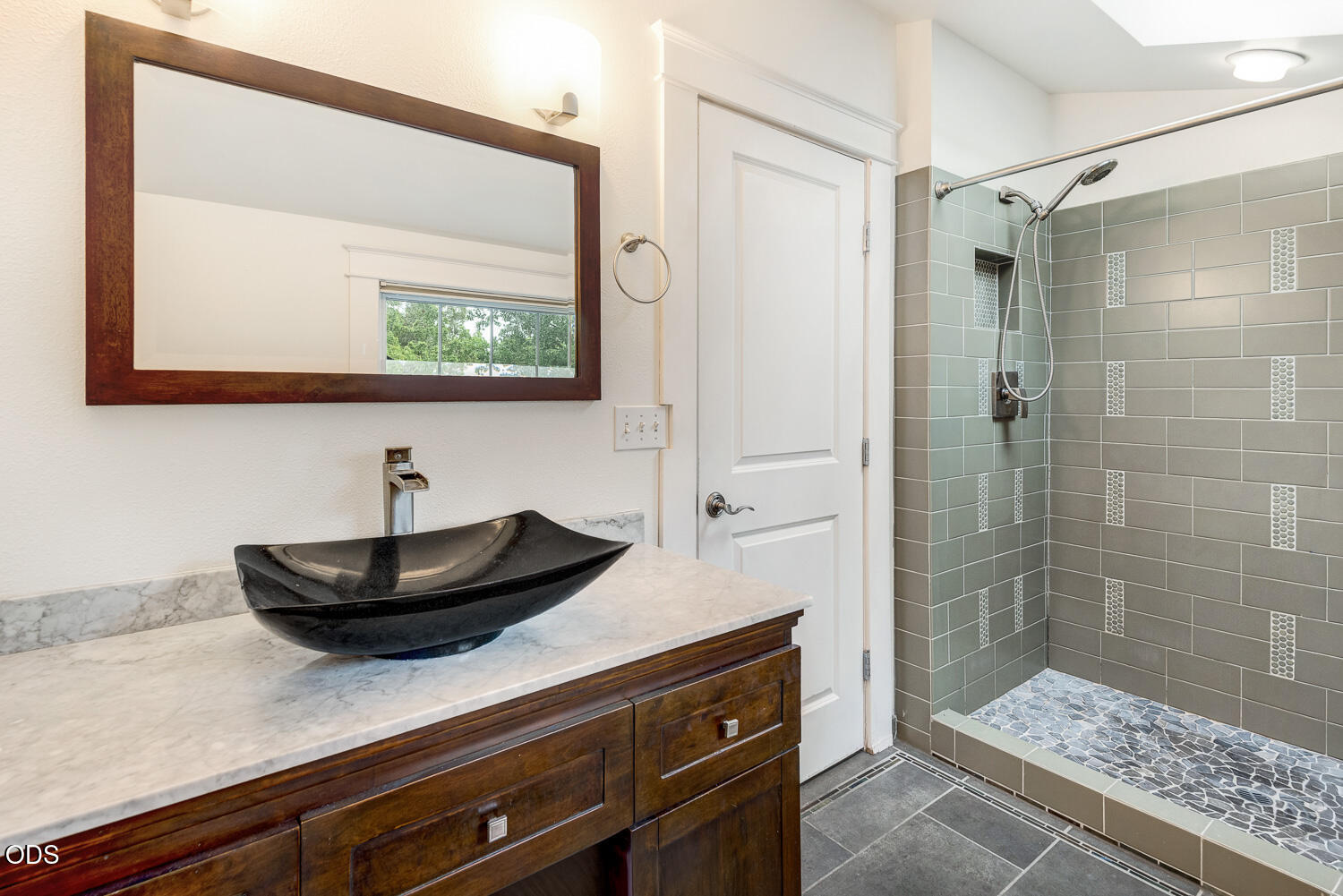 157 NW Black Hawk Avenue